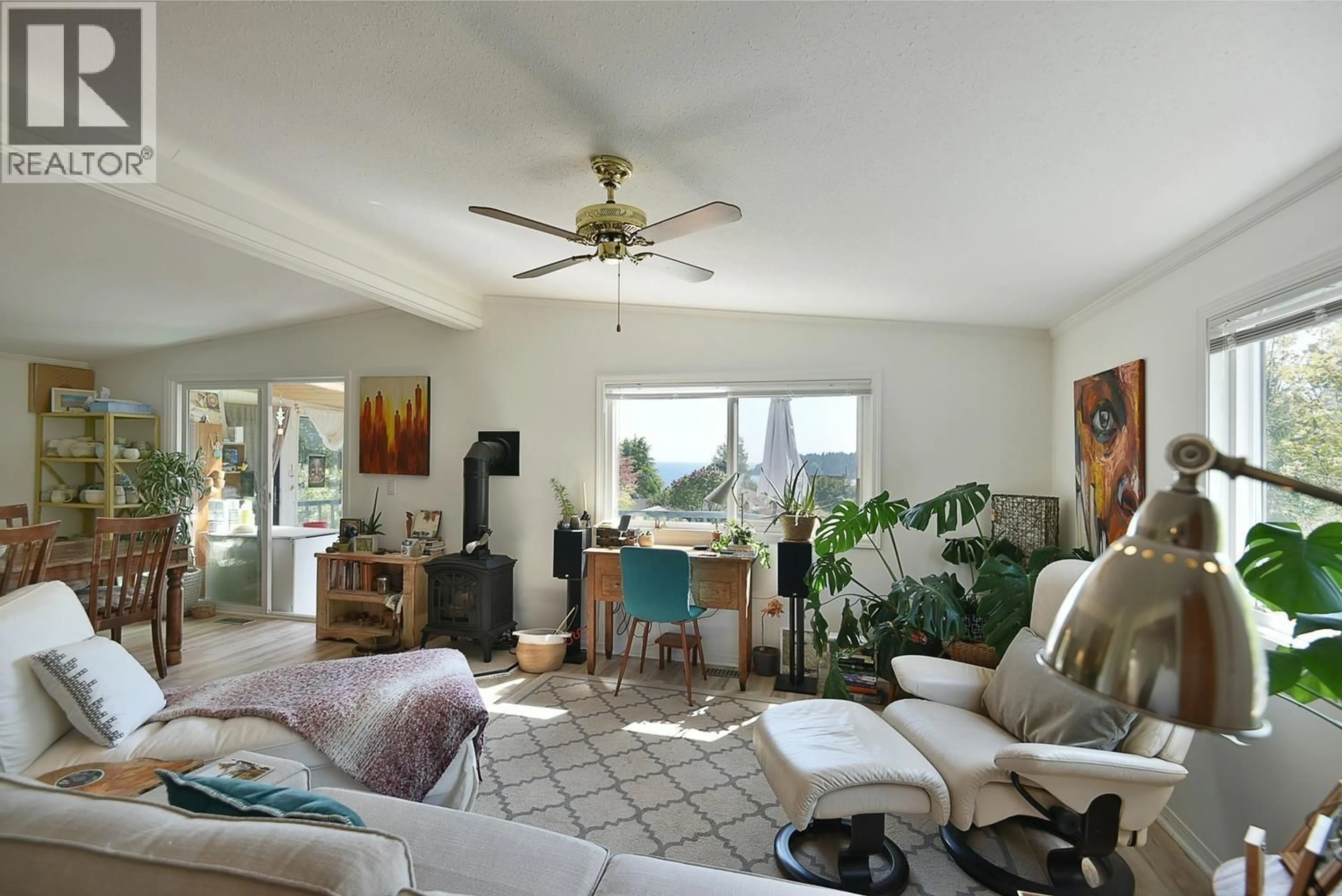 Living room with furniture, unknown for 6217 BLIGH ROAD, Sechelt British Columbia V7Z0M1
