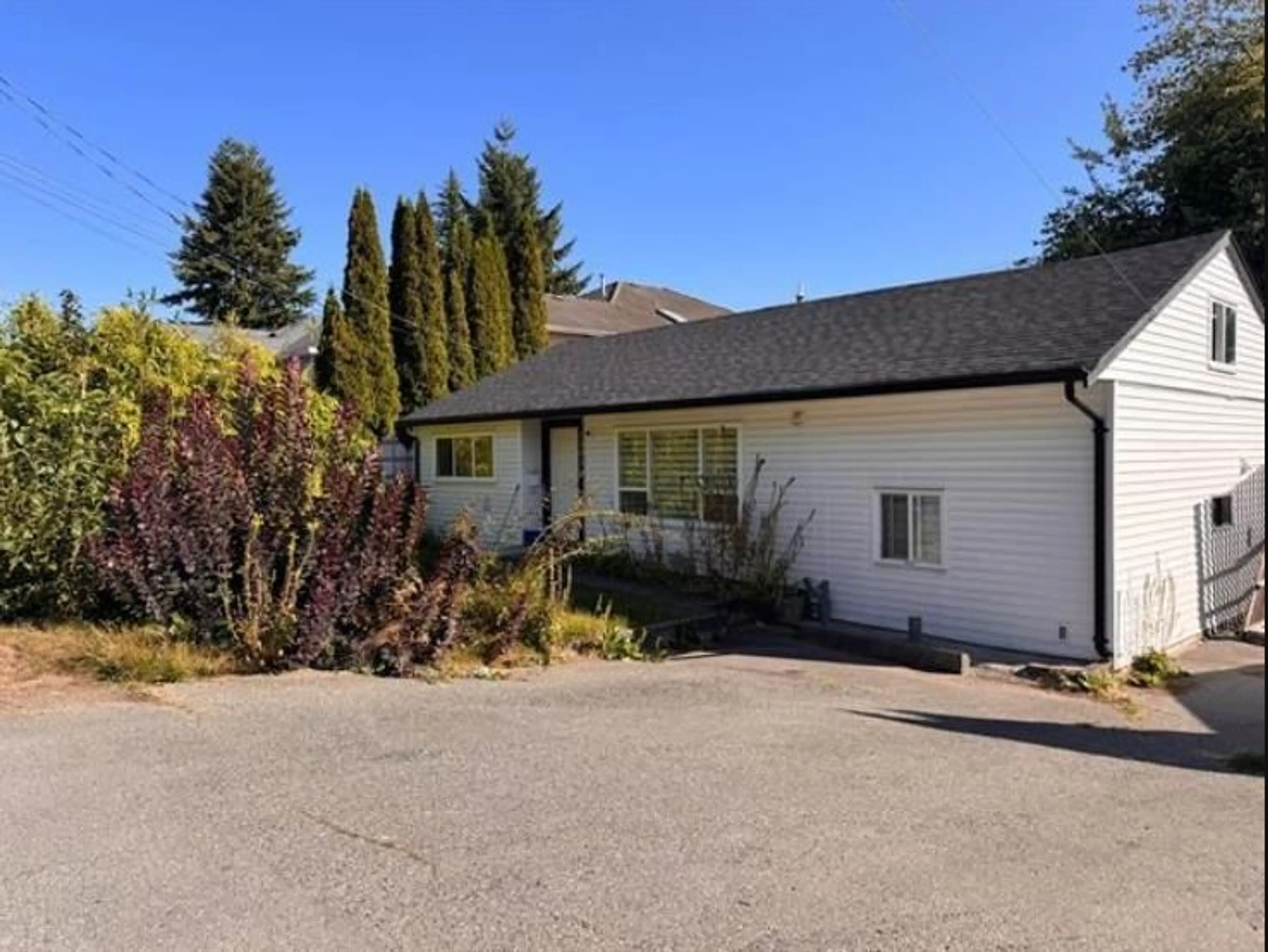 Home with vinyl exterior material, street for 10852 140 STREET, Surrey British Columbia V3R3G2