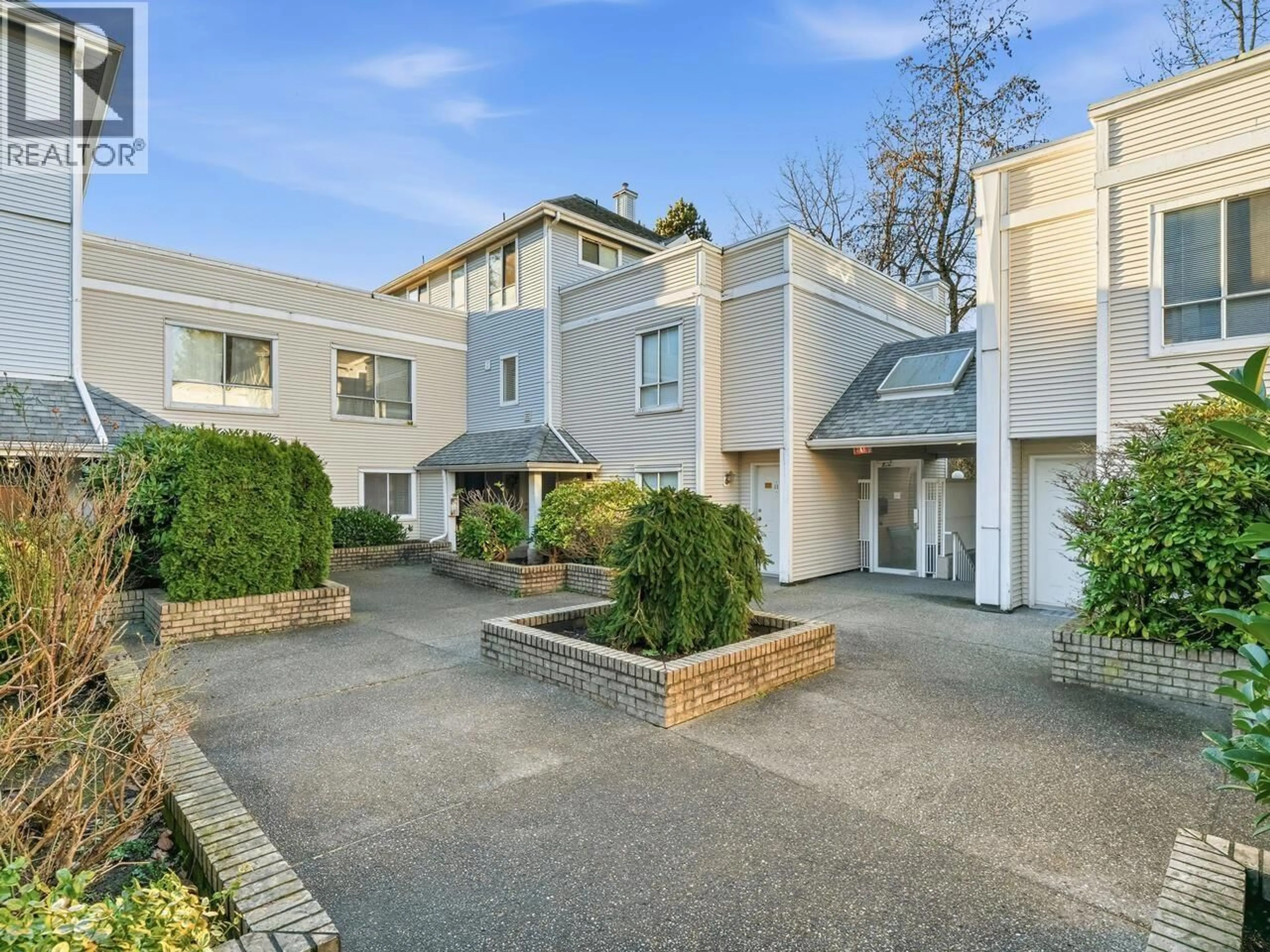 A pic from outside/outdoor area/front of a property/back of a property/a pic from drone, street for 5 - 7184 STRIDE AVENUE, Burnaby British Columbia V3N1T7