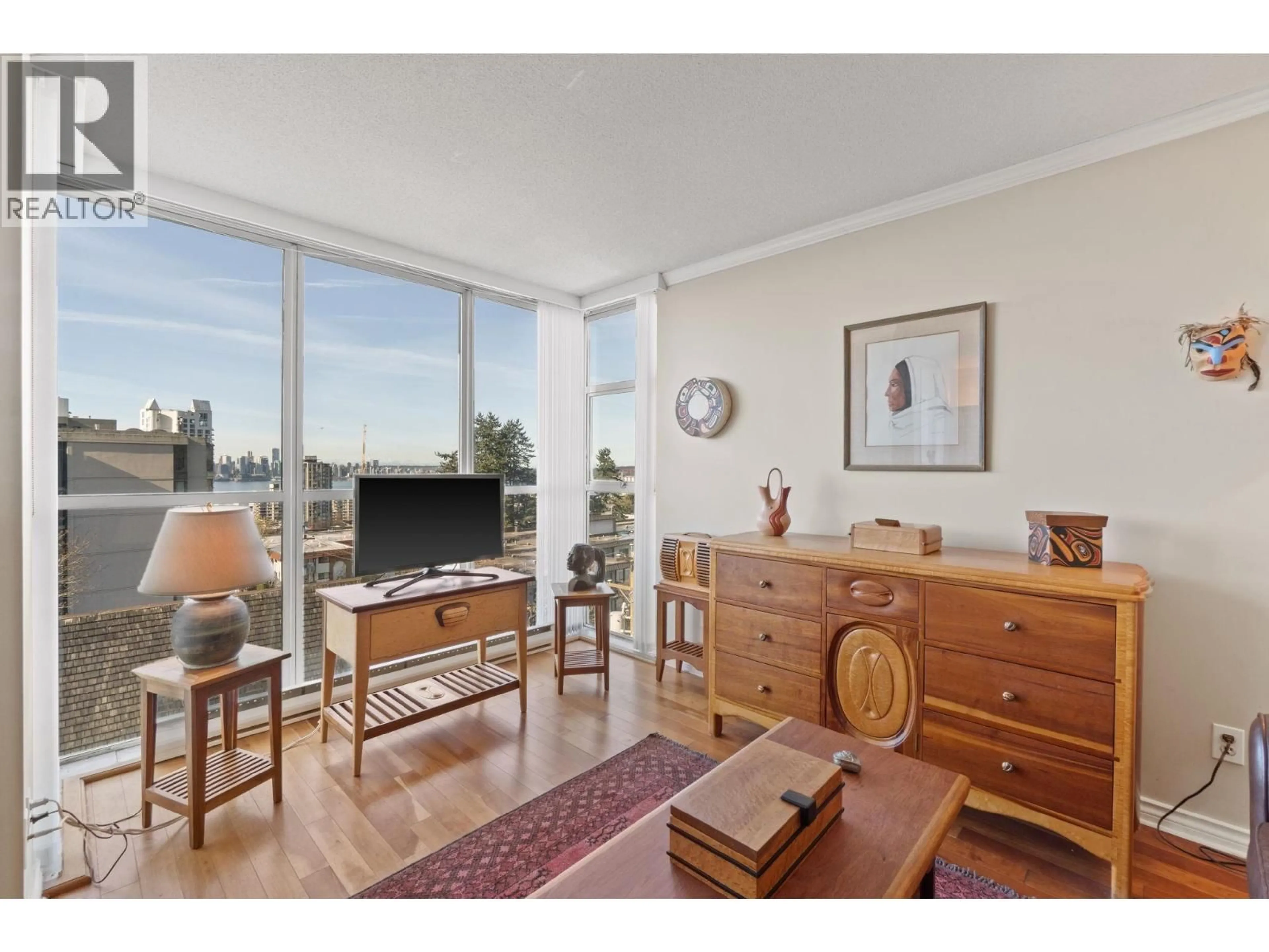 Living room with furniture, wood/laminate floor for 602 - 567 LONSDALE AVENUE, North Vancouver British Columbia V7M2G6