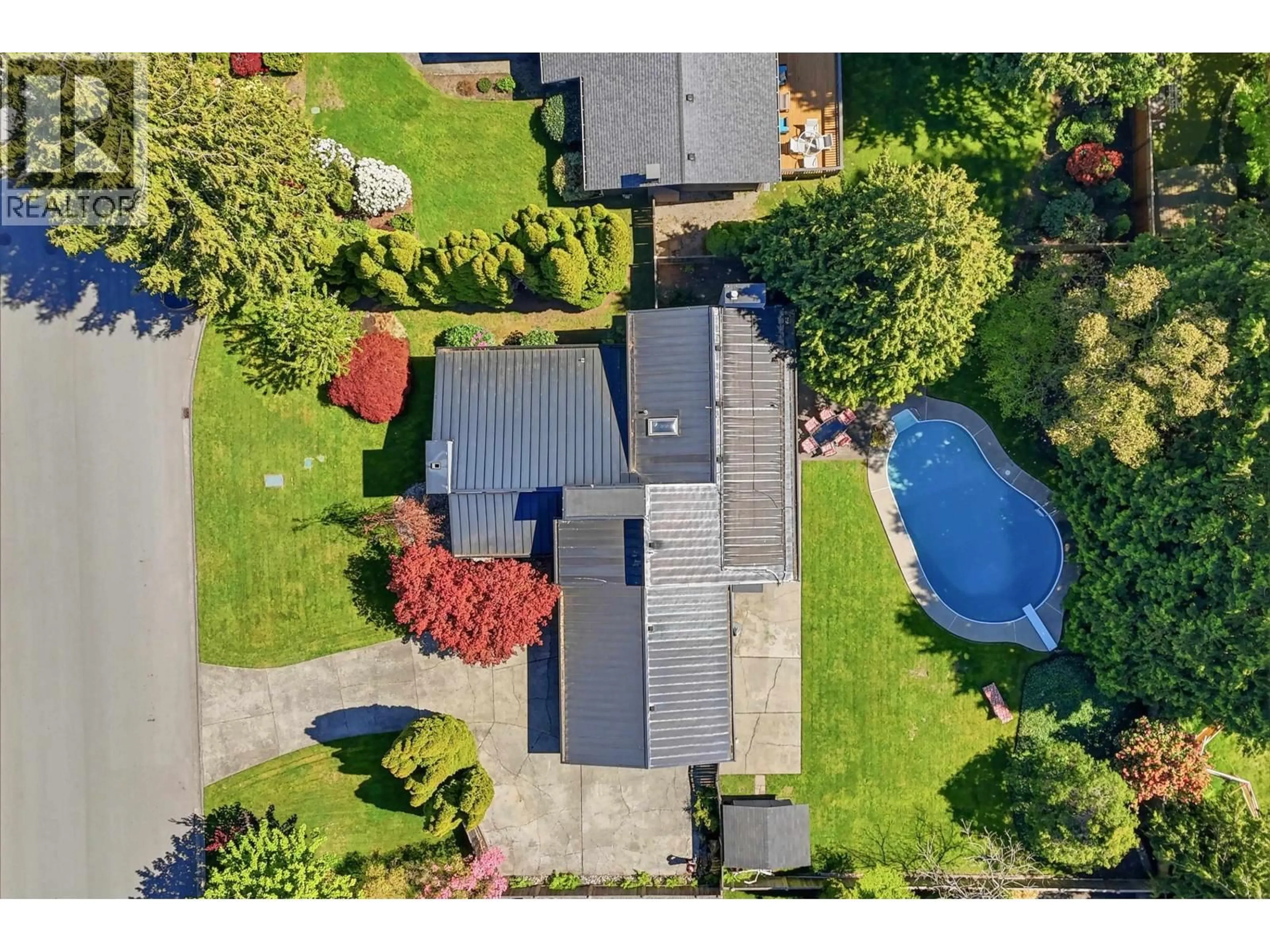 A pic from outside/outdoor area/front of a property/back of a property/a pic from drone, street for 5098 2 AVENUE, Delta British Columbia V4M1C8