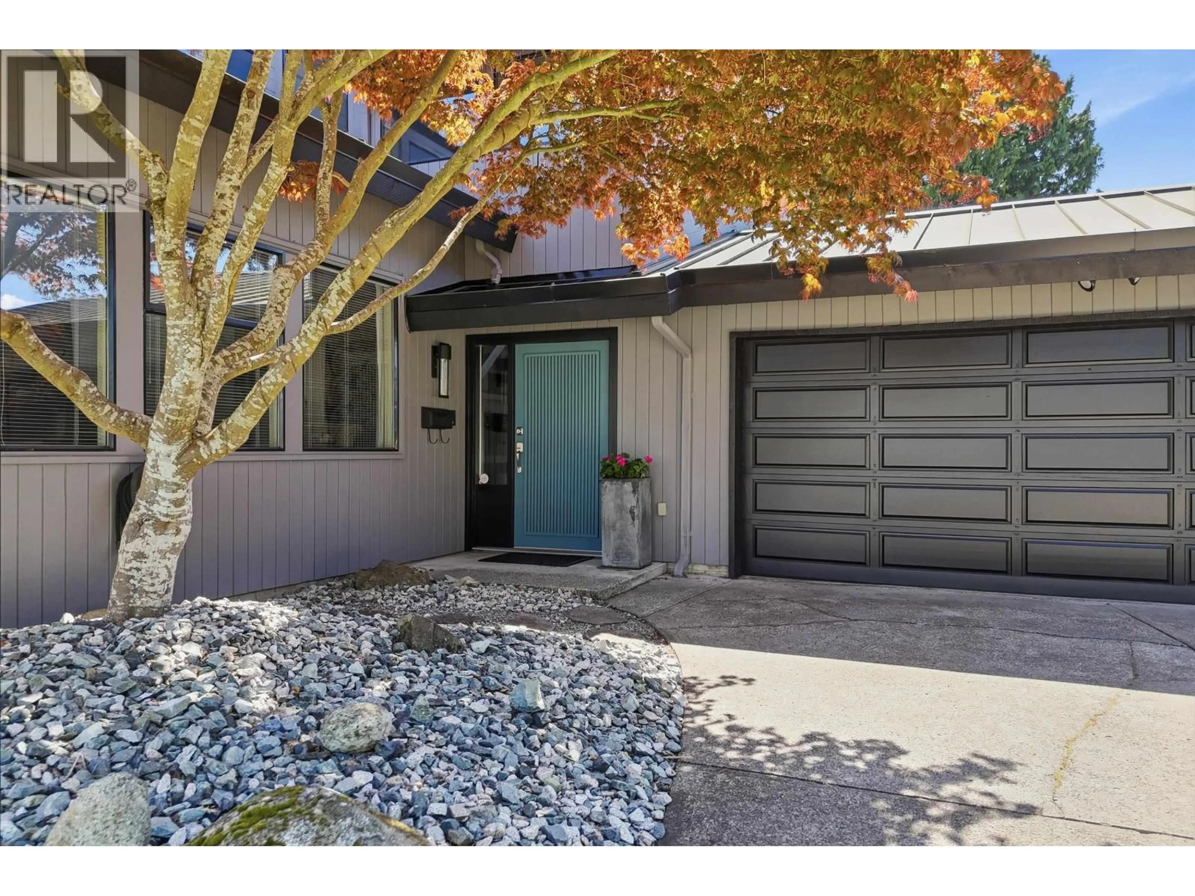 Indoor entryway for 5098 2 AVENUE, Delta British Columbia V4M1C8
