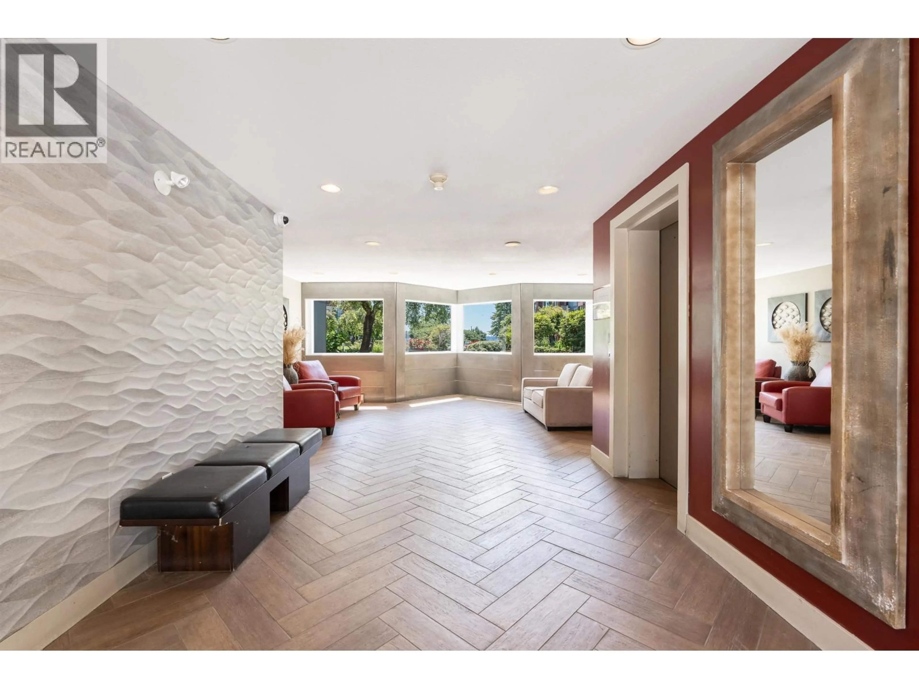 Indoor foyer for 204 - 1150 QUAYSIDE DRIVE, New Westminster British Columbia V3M6E1