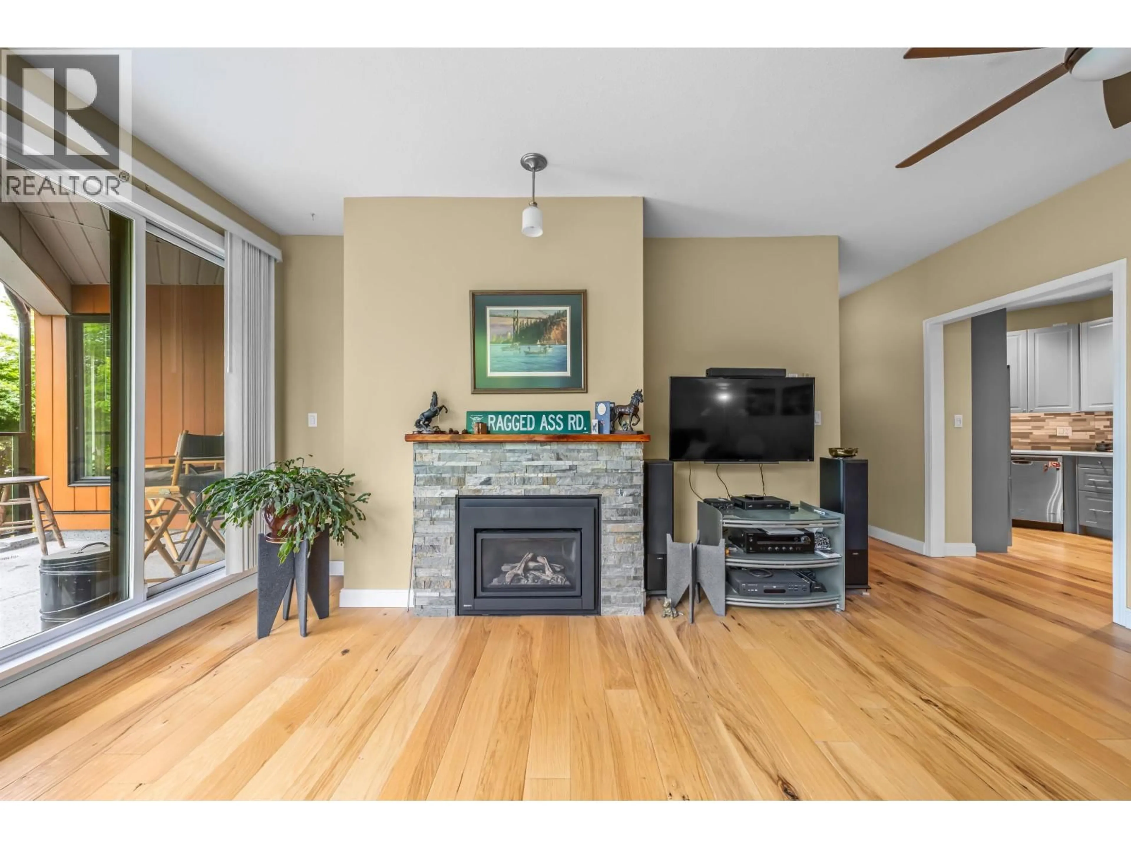 Living room with furniture, wood/laminate floor for 204 - 1150 QUAYSIDE DRIVE, New Westminster British Columbia V3M6E1
