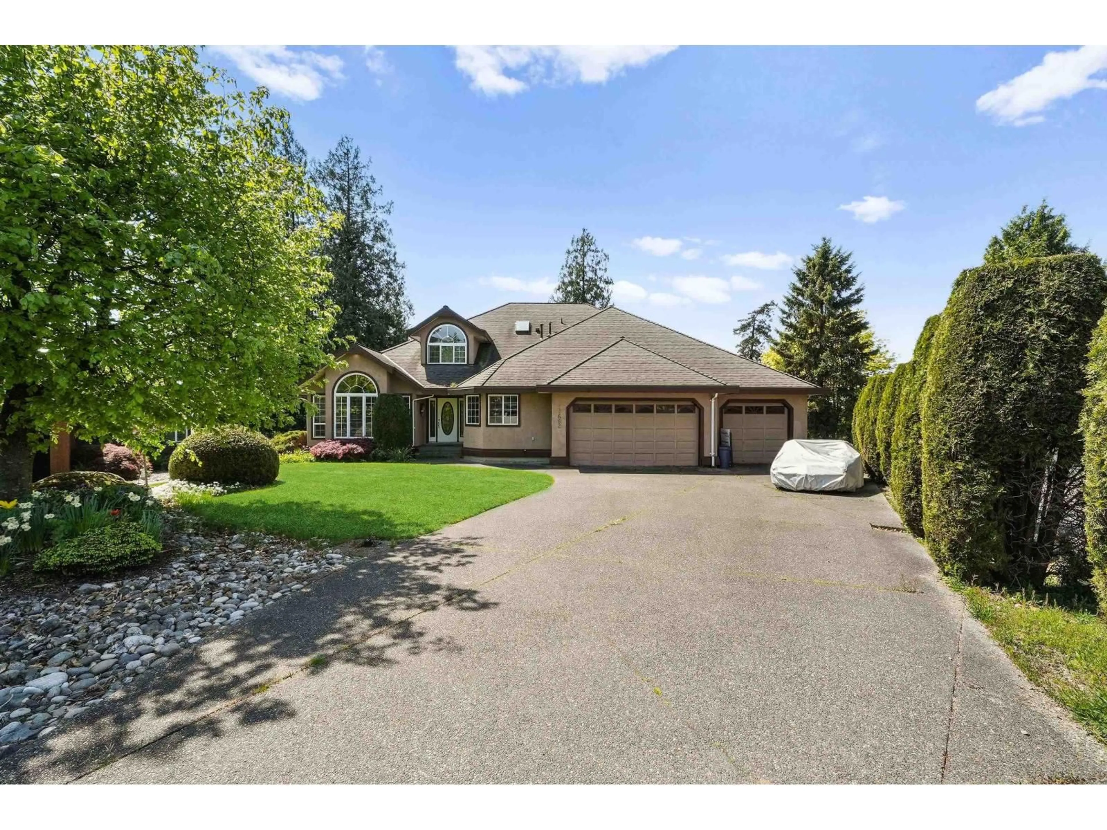 A pic from outside/outdoor area/front of a property/back of a property/a pic from drone, street for 18662 54A AVENUE, Surrey British Columbia V3S8R7