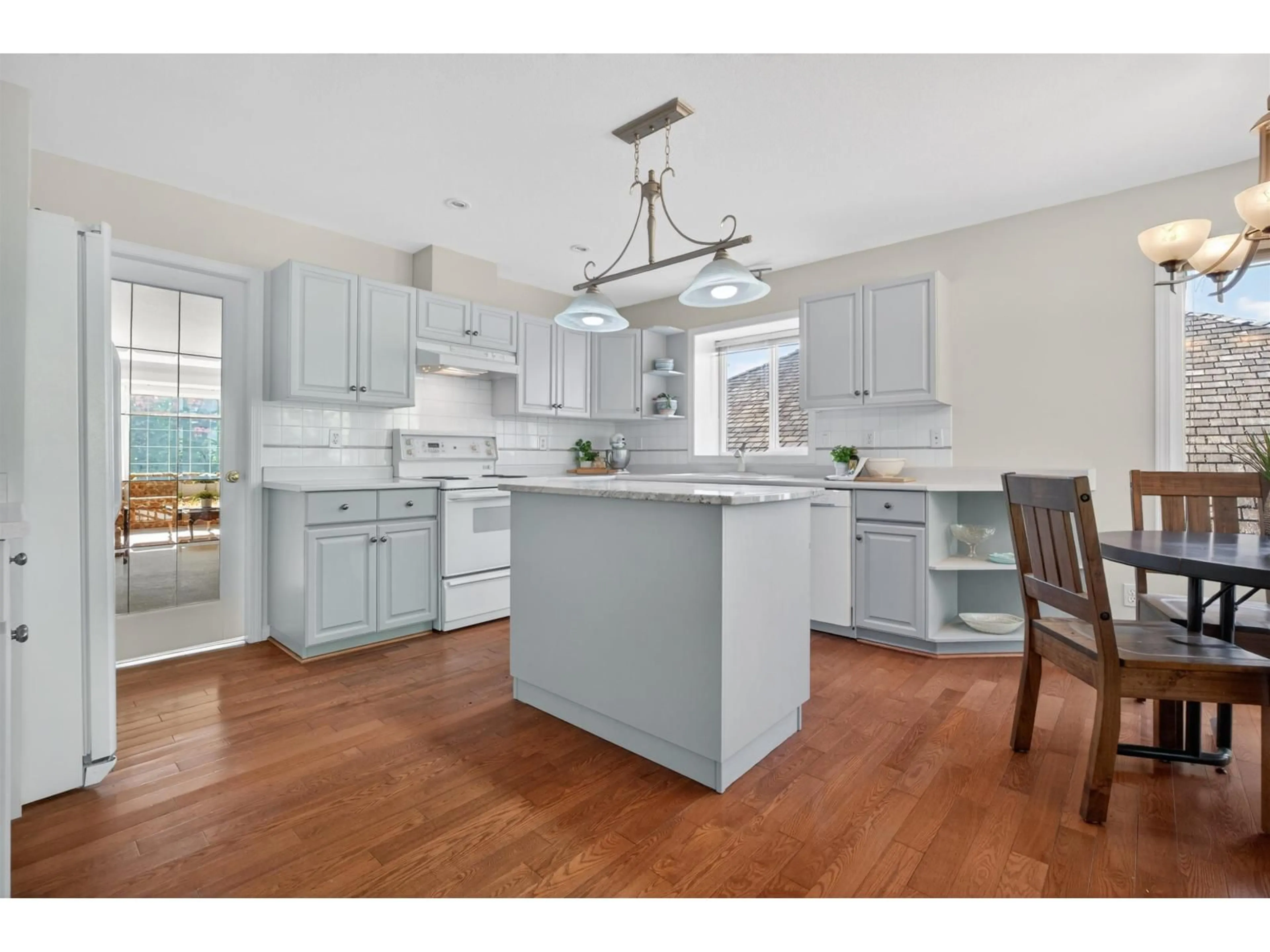 Open concept kitchen, unknown for 31515 SOUTHERN DRIVE, Abbotsford British Columbia V2T5P1