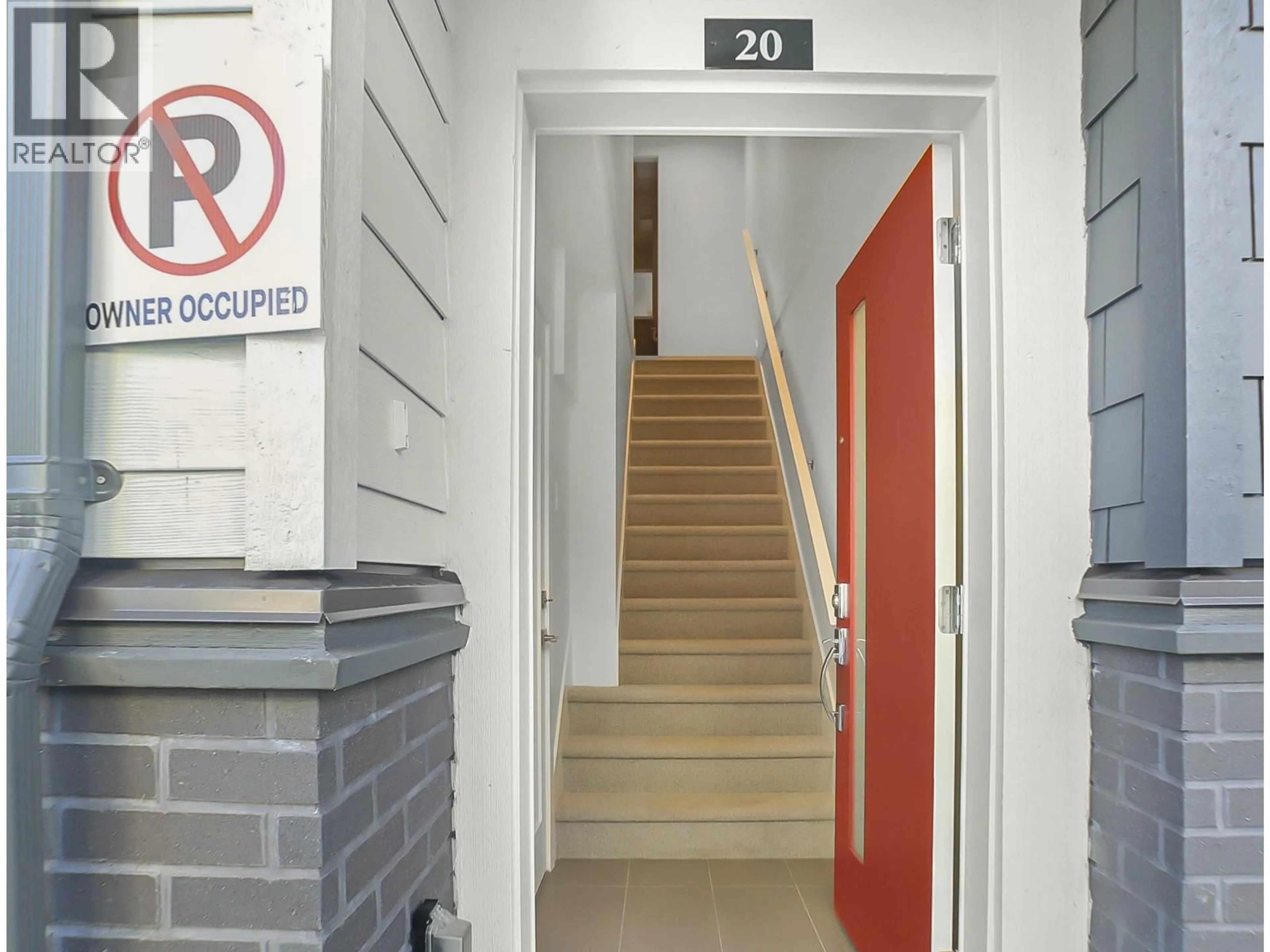 Indoor foyer for 20 - 23785 DEWDNEY TRUNK ROAD, Maple Ridge British Columbia V4R0H8