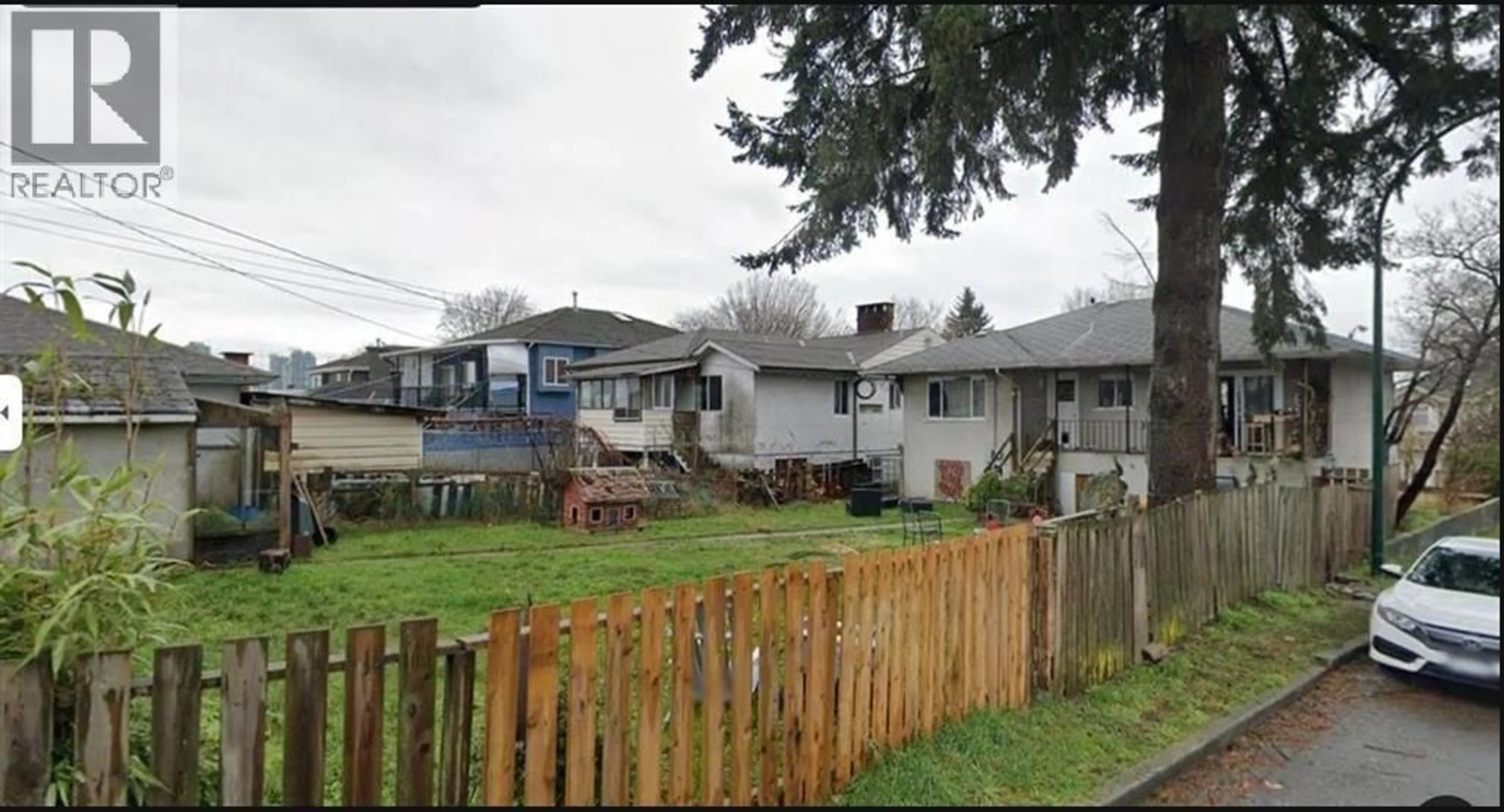 A pic from outside/outdoor area/front of a property/back of a property/a pic from drone, street for 3507 MONMOUTH AVENUE, Vancouver British Columbia V5R5S1