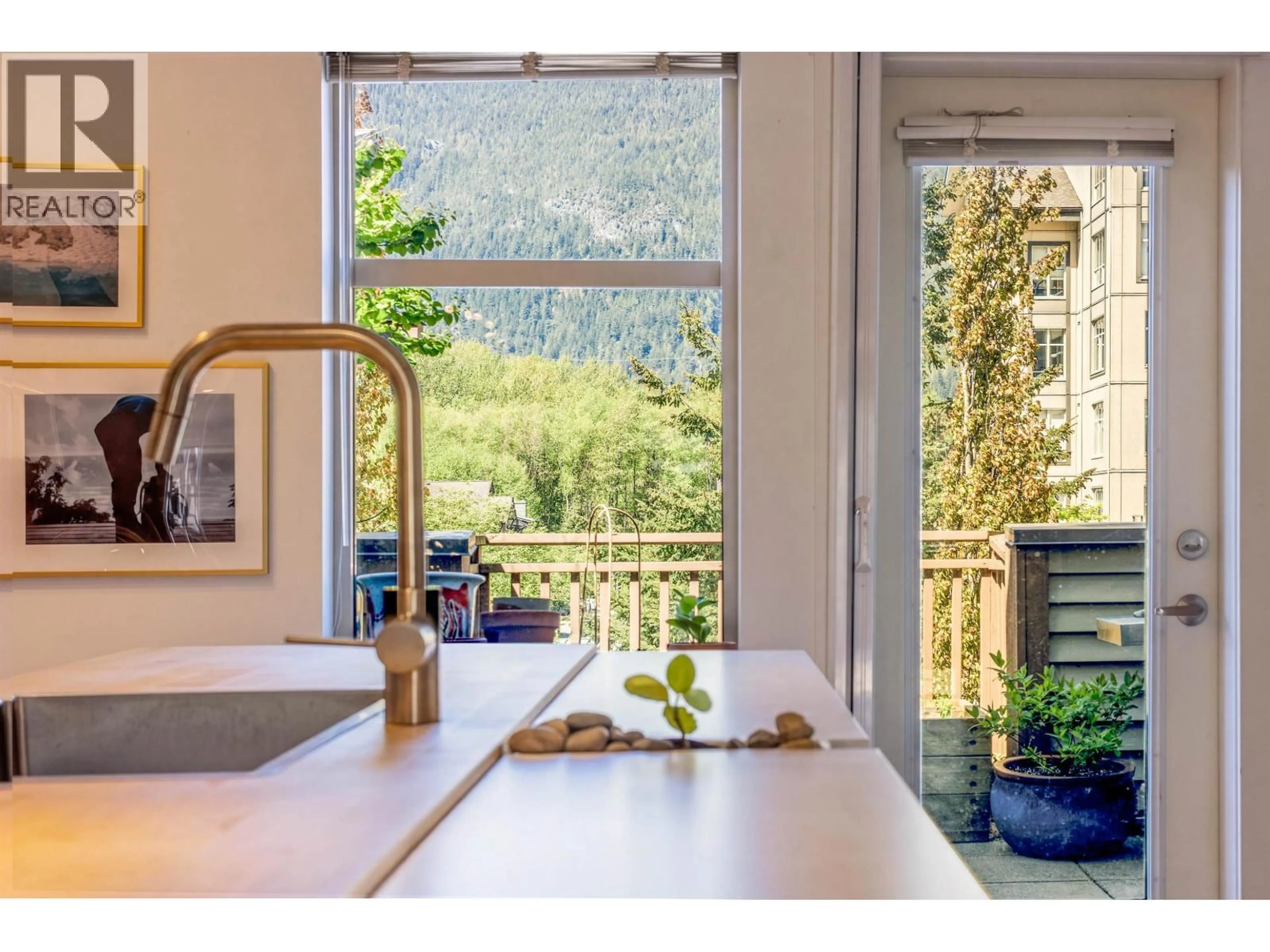 Open concept kitchen, unknown for 38228 EAGLEWIND BOULEVARD, Squamish British Columbia V8B0T2