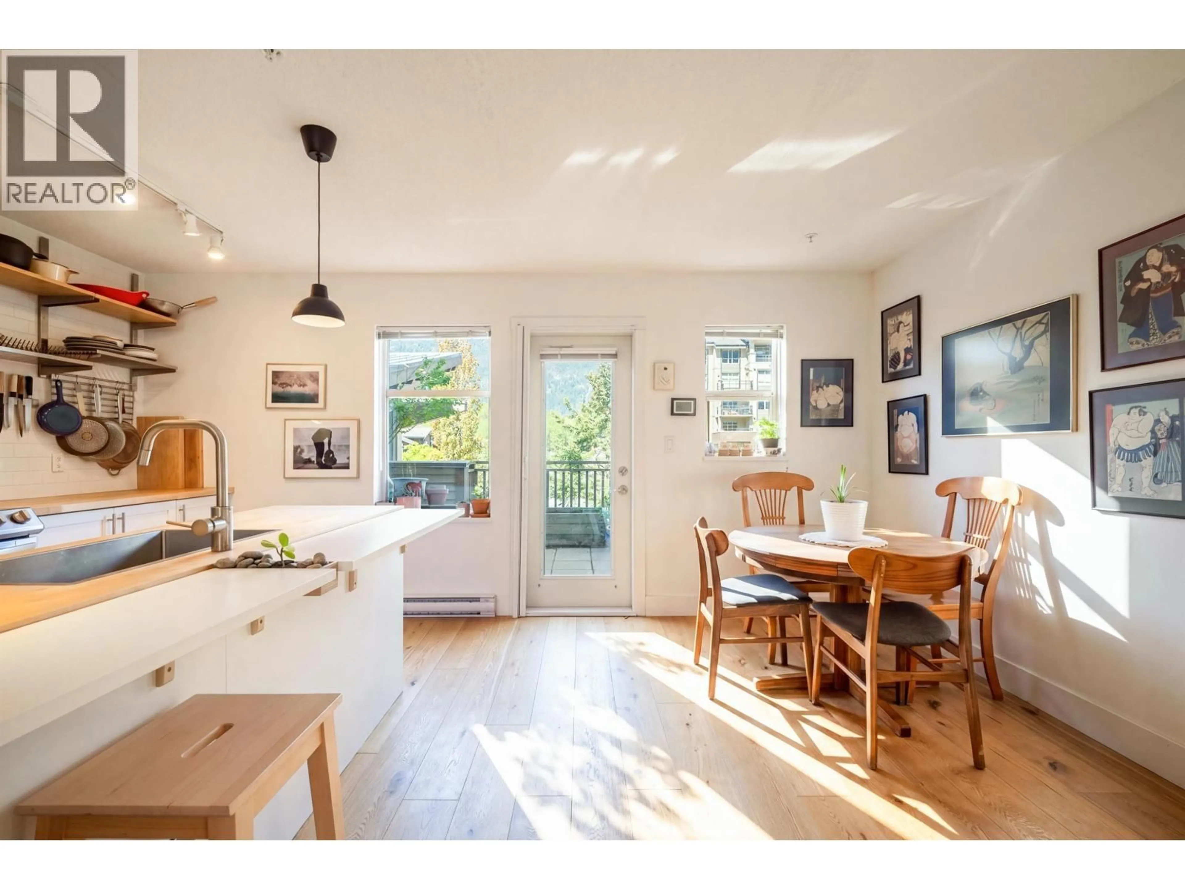 Open concept kitchen, wood/laminate floor for 38228 EAGLEWIND BOULEVARD, Squamish British Columbia V8B0T2