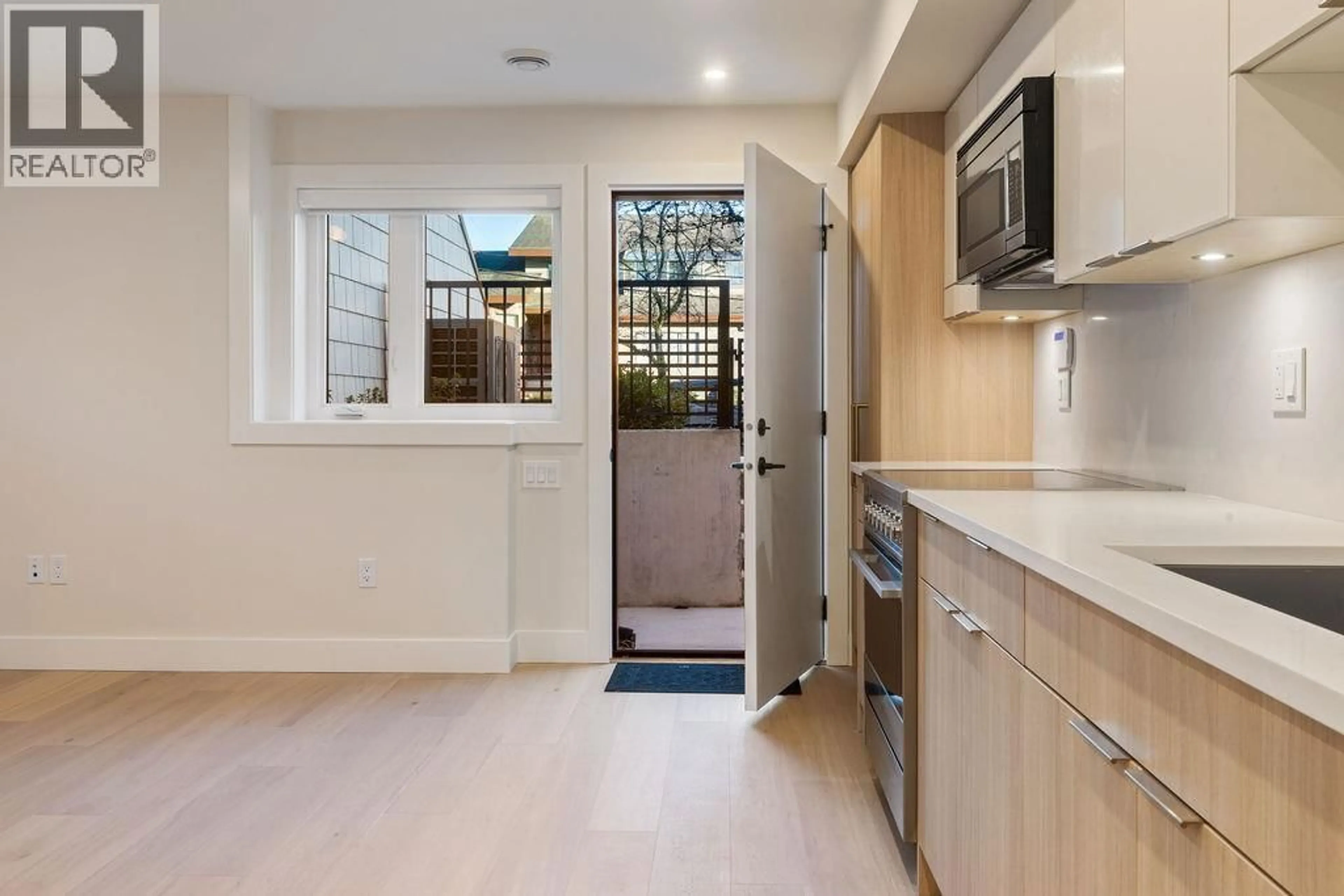 Contemporary kitchen, unknown for 1 - 1933 TEMPLETON DRIVE, Vancouver British Columbia V5N4V9