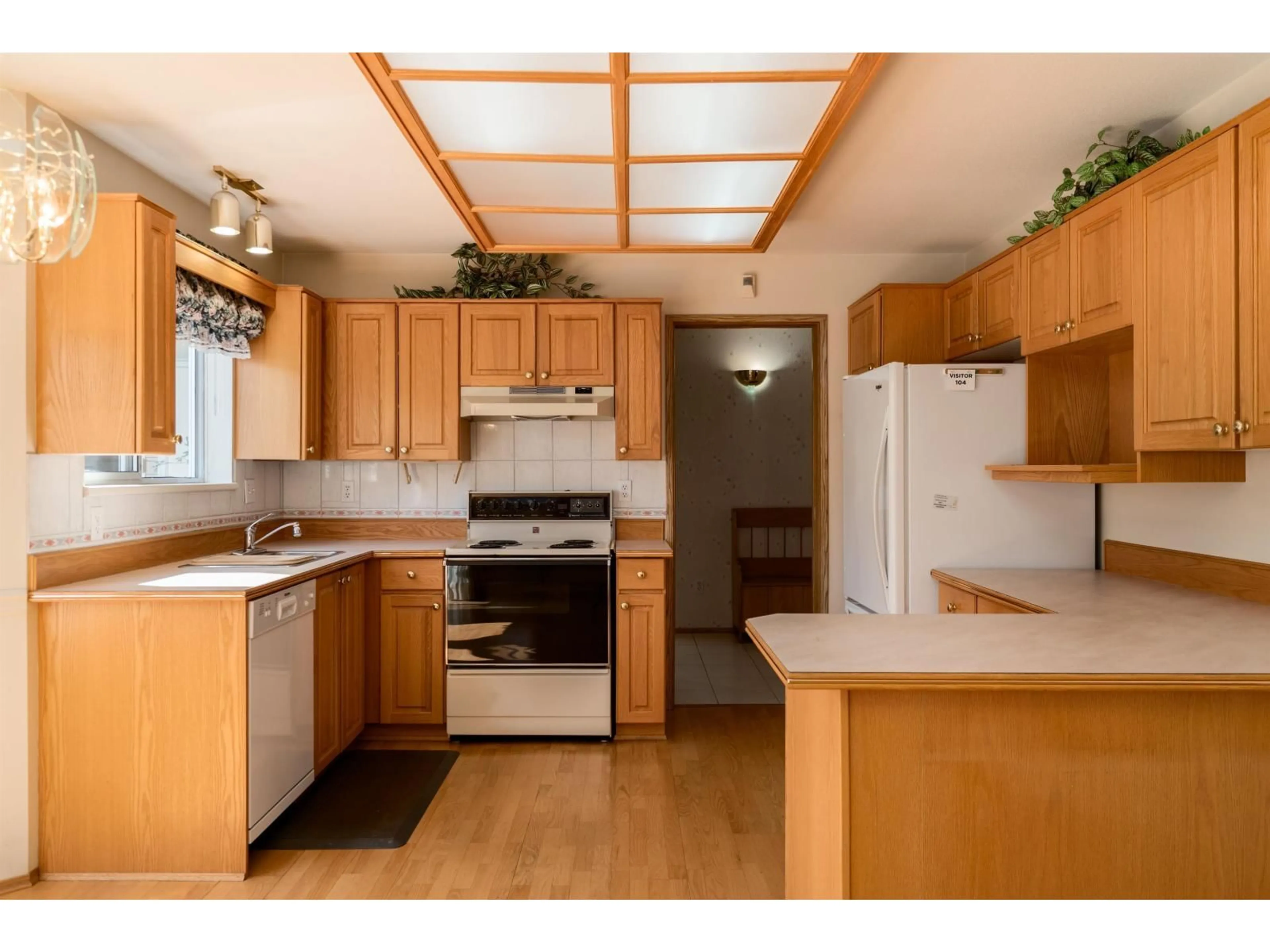Standard kitchen, wood/laminate floor for 104 - 6875 121 STREET, Surrey British Columbia V3W1C2
