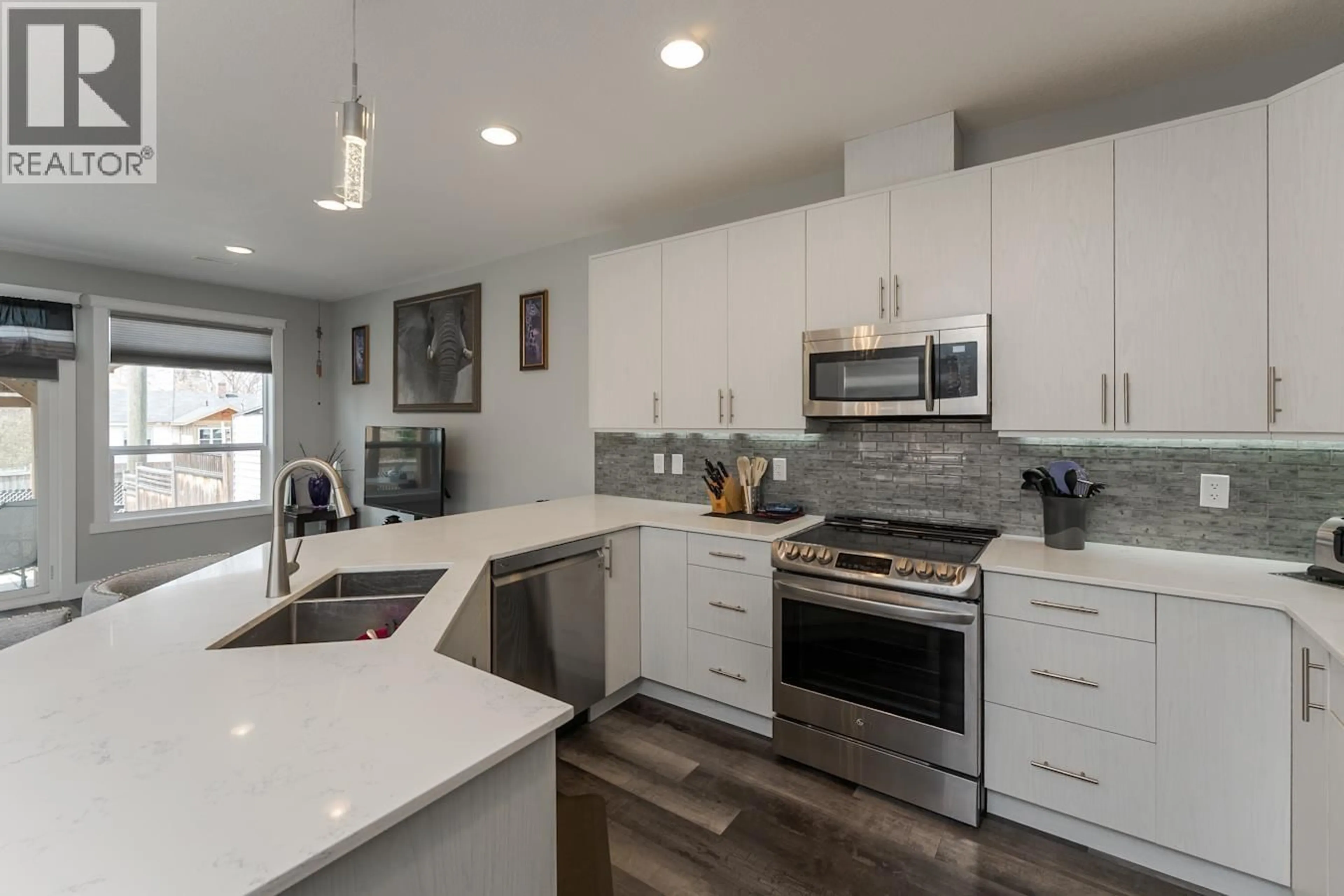 Open concept kitchen, unknown for 663 CARNEY STREET, Prince George British Columbia V2M2K5