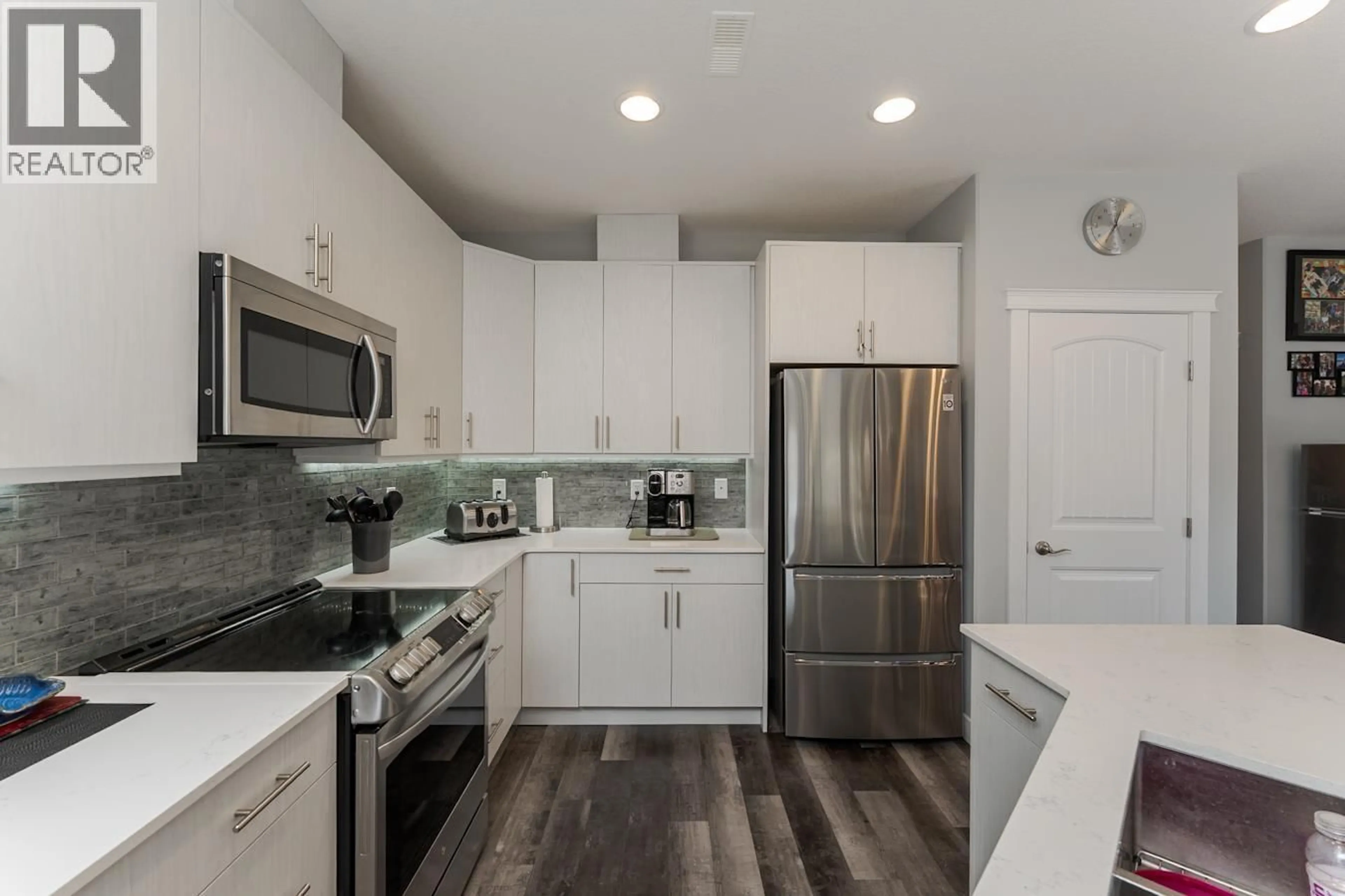 Open concept kitchen, unknown for 663 CARNEY STREET, Prince George British Columbia V2M2K5