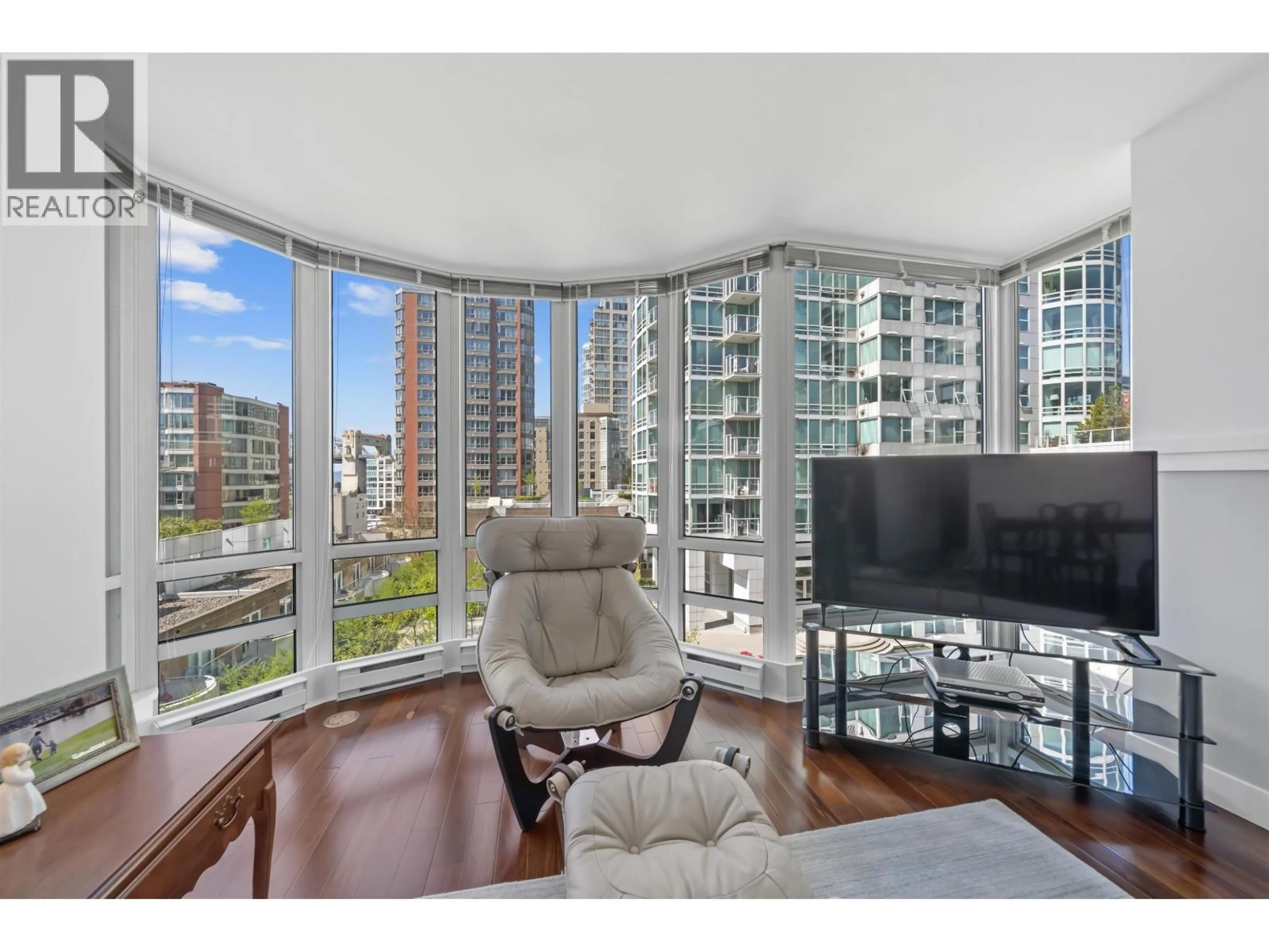 Living room with furniture, unknown for 604 - 1501 HOWE STREET, Vancouver British Columbia V6Z2P8