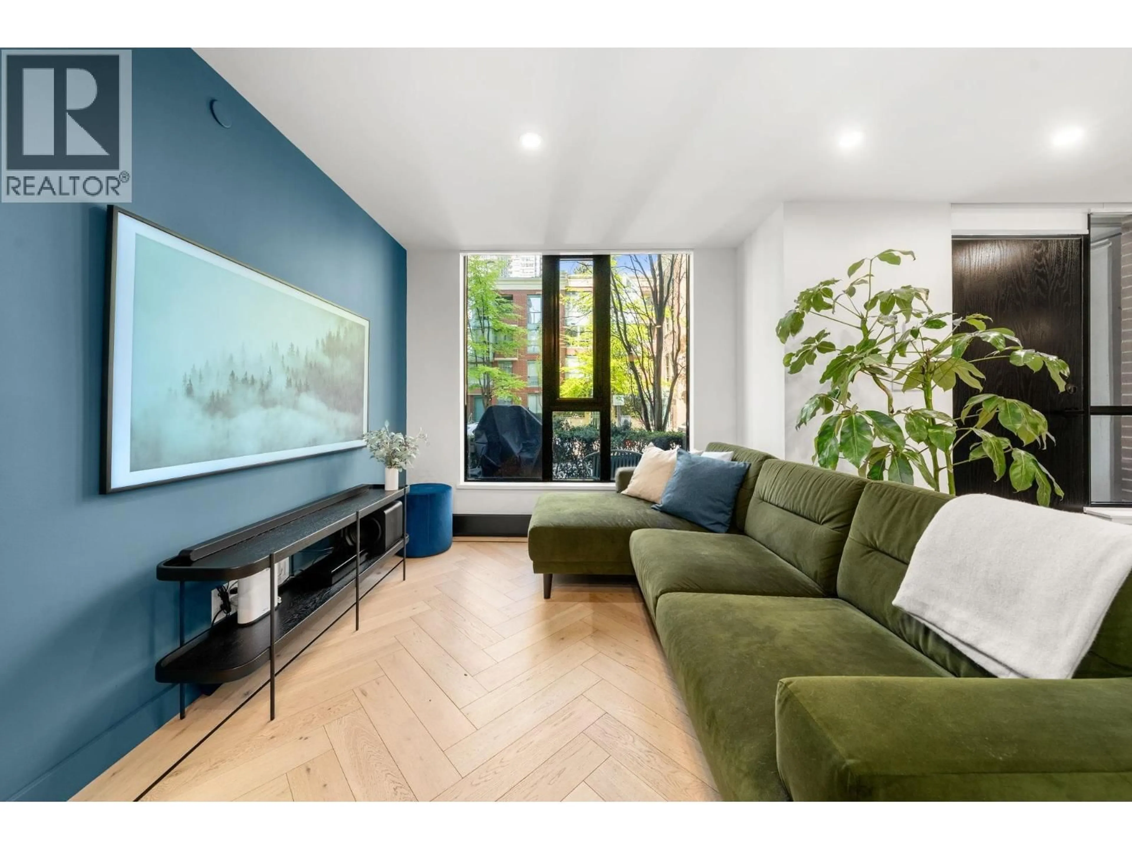 Living room with furniture, unknown for 918 HOMER STREET, Vancouver British Columbia V6B1T7