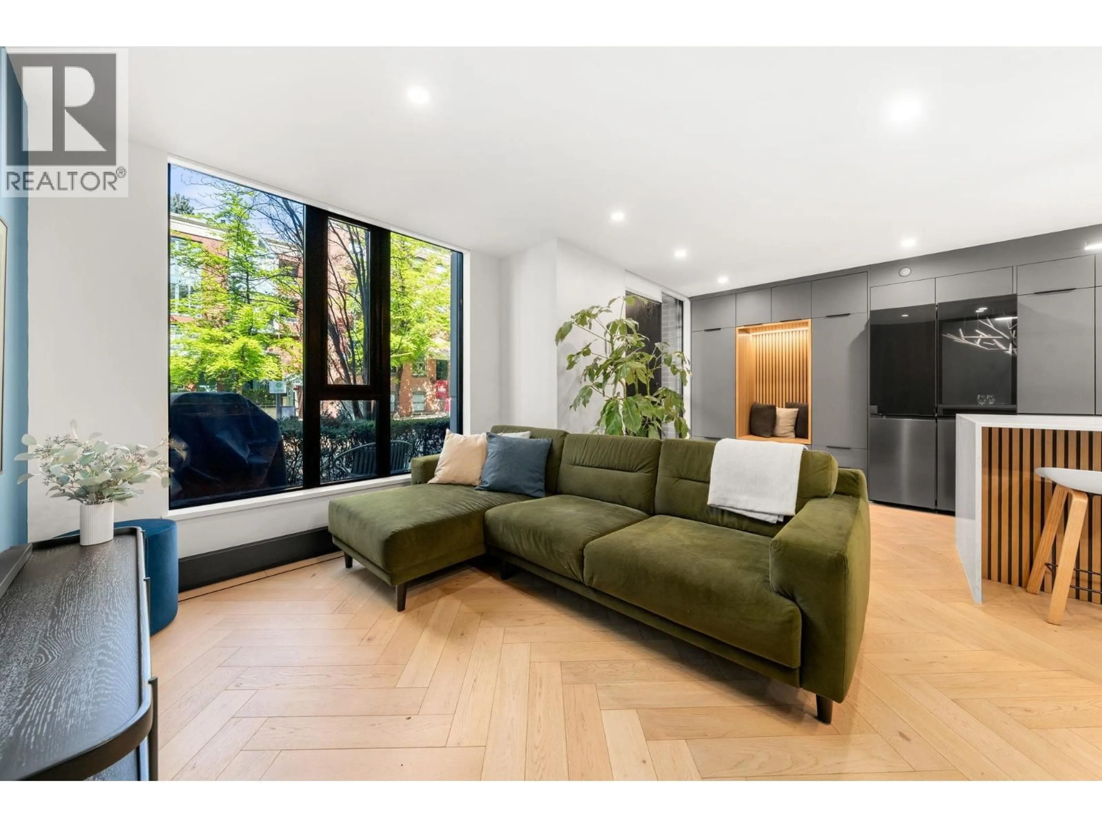 Living room with furniture, unknown for 918 HOMER STREET, Vancouver British Columbia V6B1T7