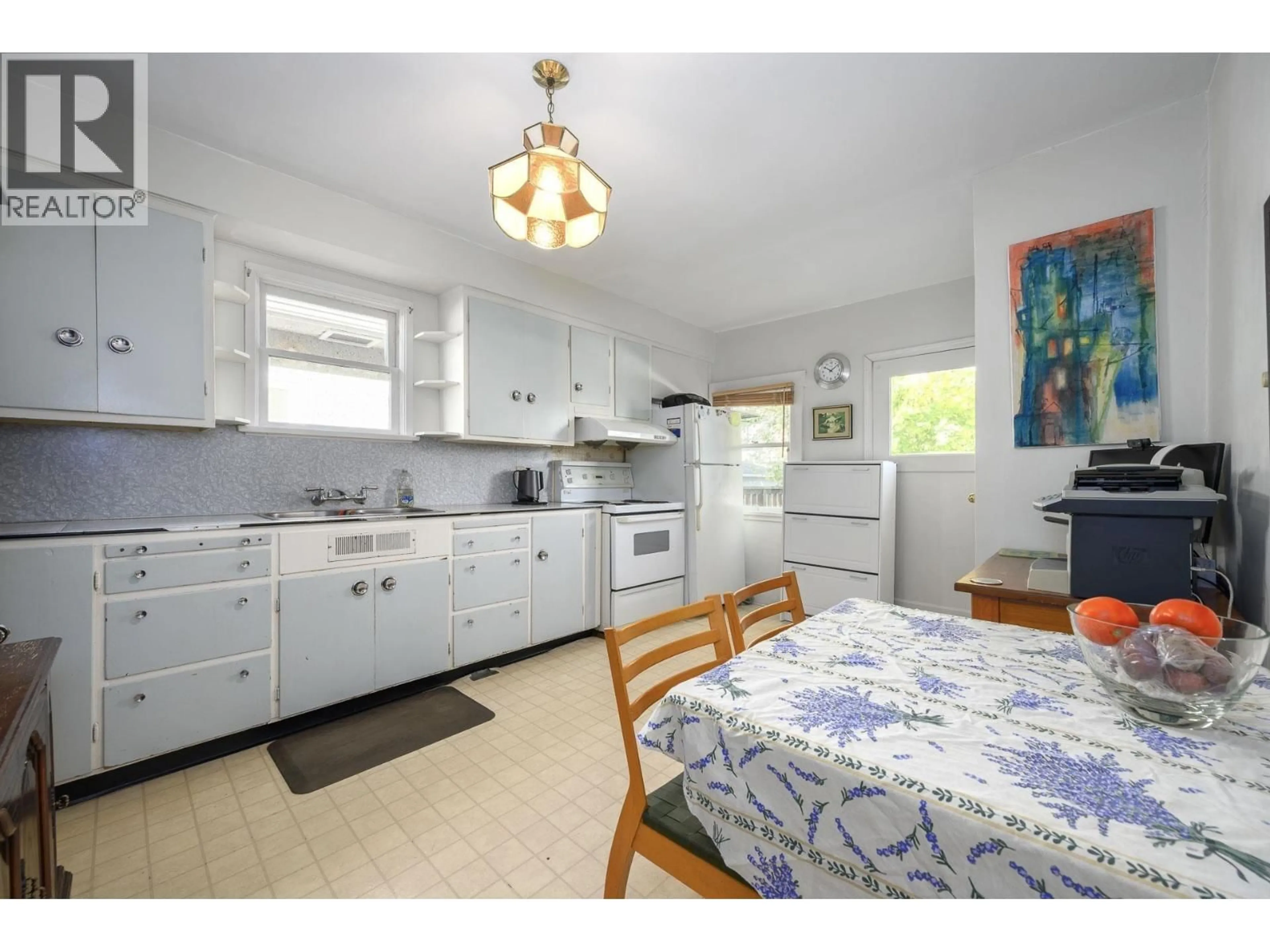 Standard kitchen, unknown for 2633 VENABLES STREET, Vancouver British Columbia V5K2R4