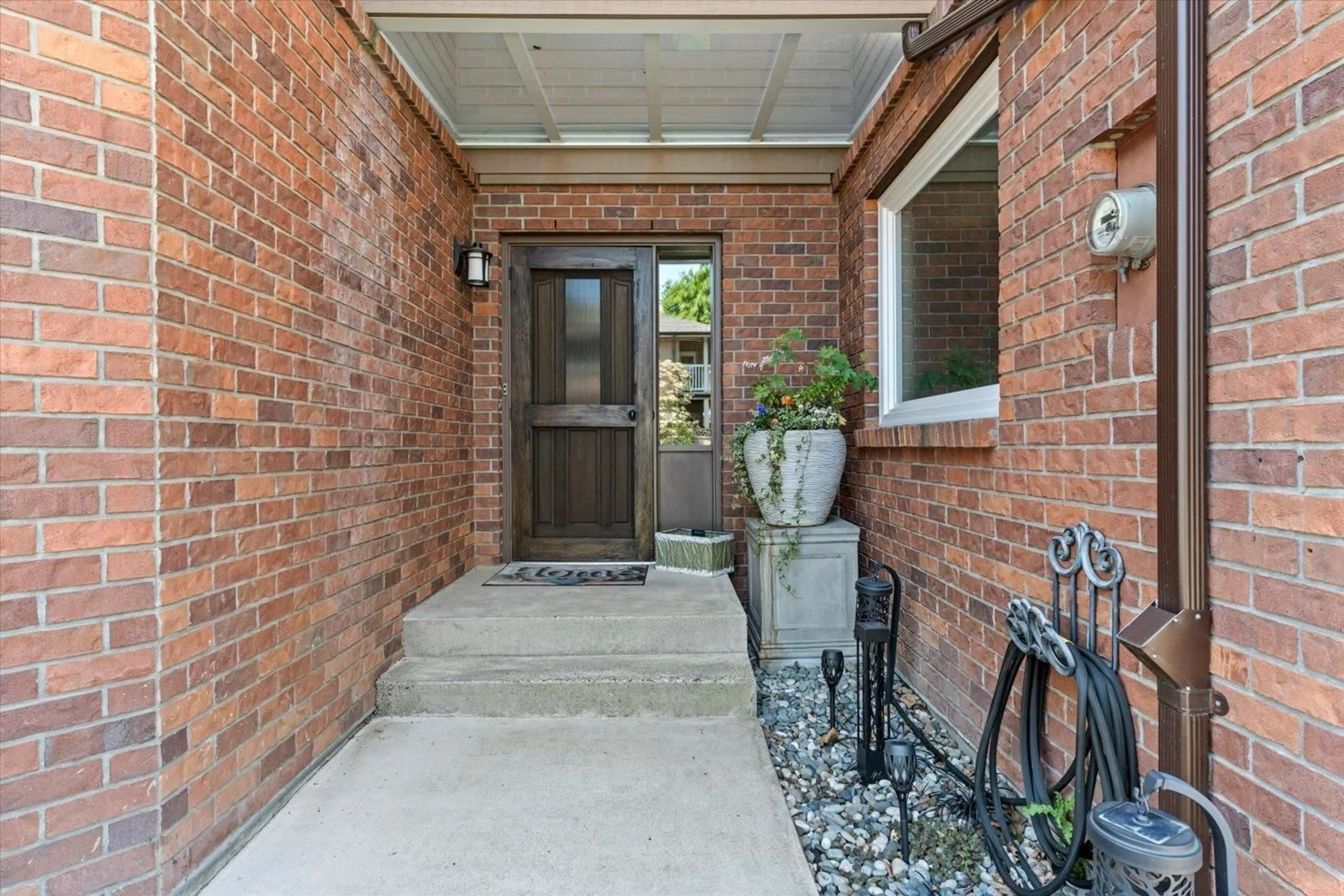 Indoor entryway for 16 - 7001 EDEN DRIVE, Sardis British Columbia V2R1E7