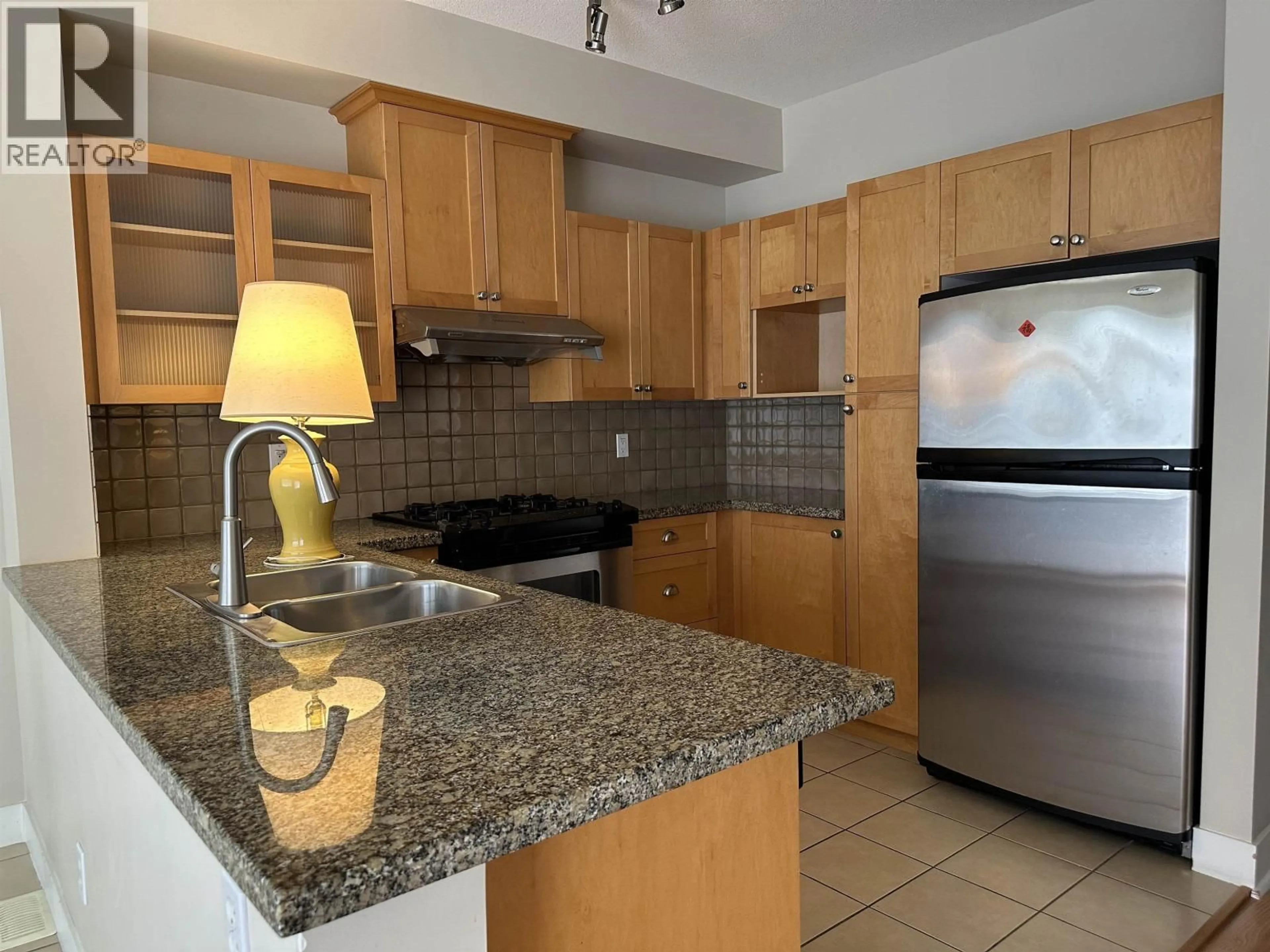Standard kitchen, ceramic/tile floor for 875 59TH AVENUE, Vancouver British Columbia V6P1X8