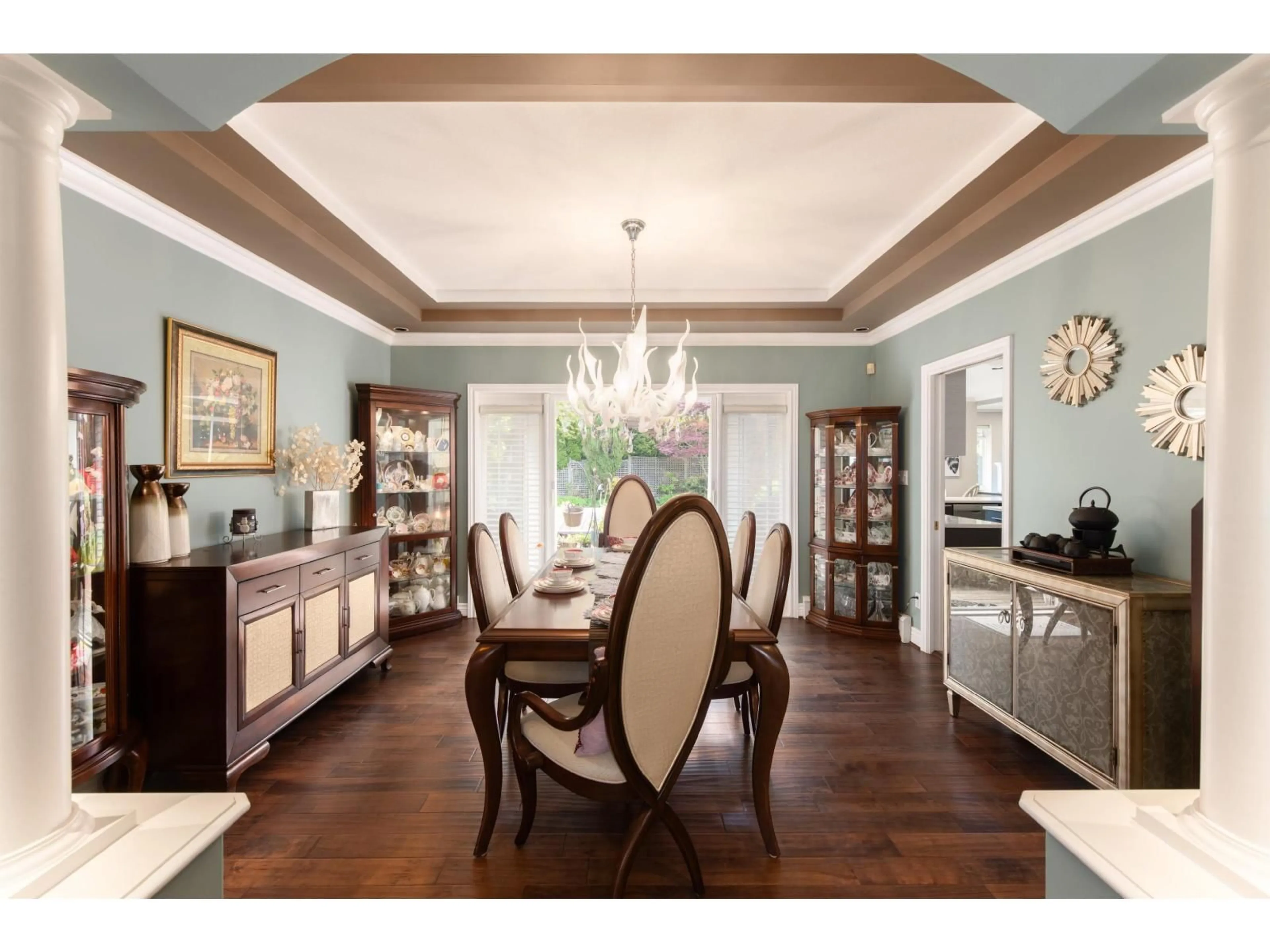 Dining room, wood/laminate floor for 2488 138 STREET, Surrey British Columbia V4P2M1