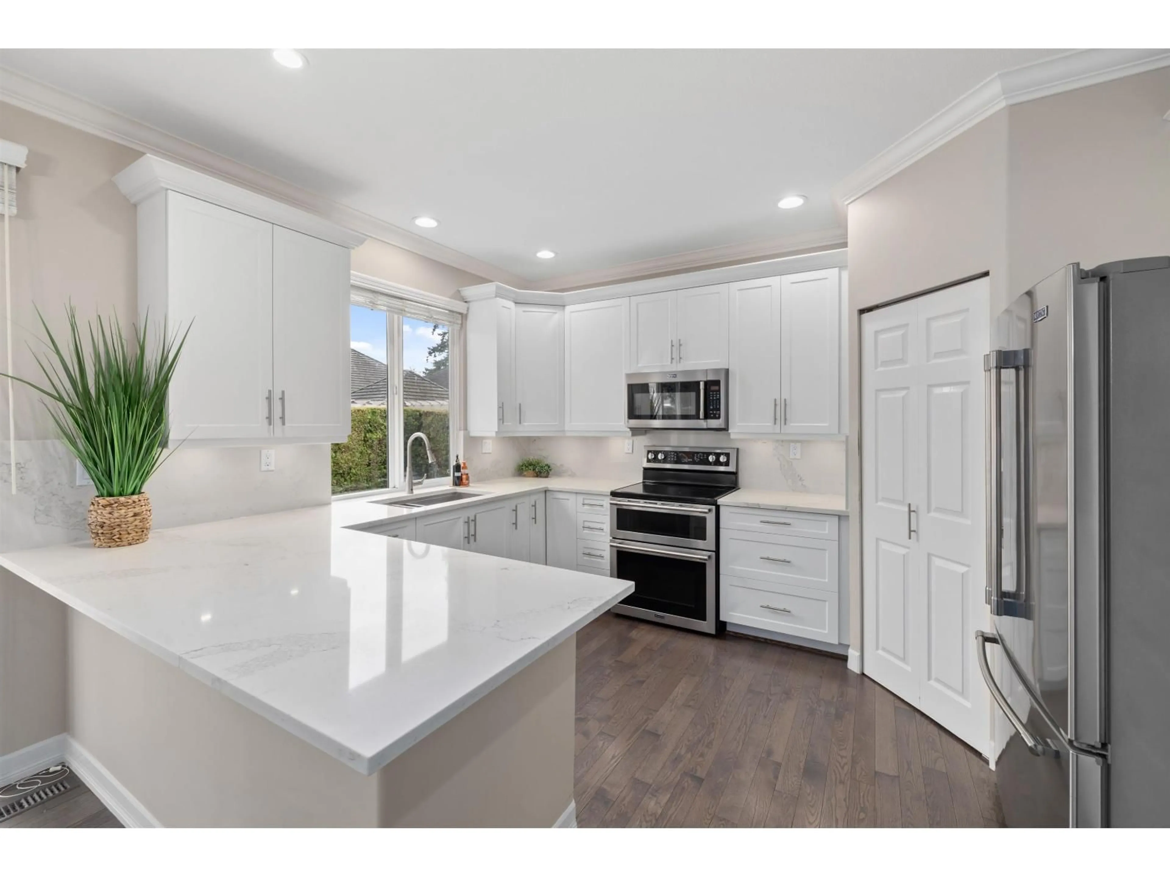 Open concept kitchen, ceramic/tile floor for 18377 66TH AVENUE, Surrey British Columbia V3S9A1