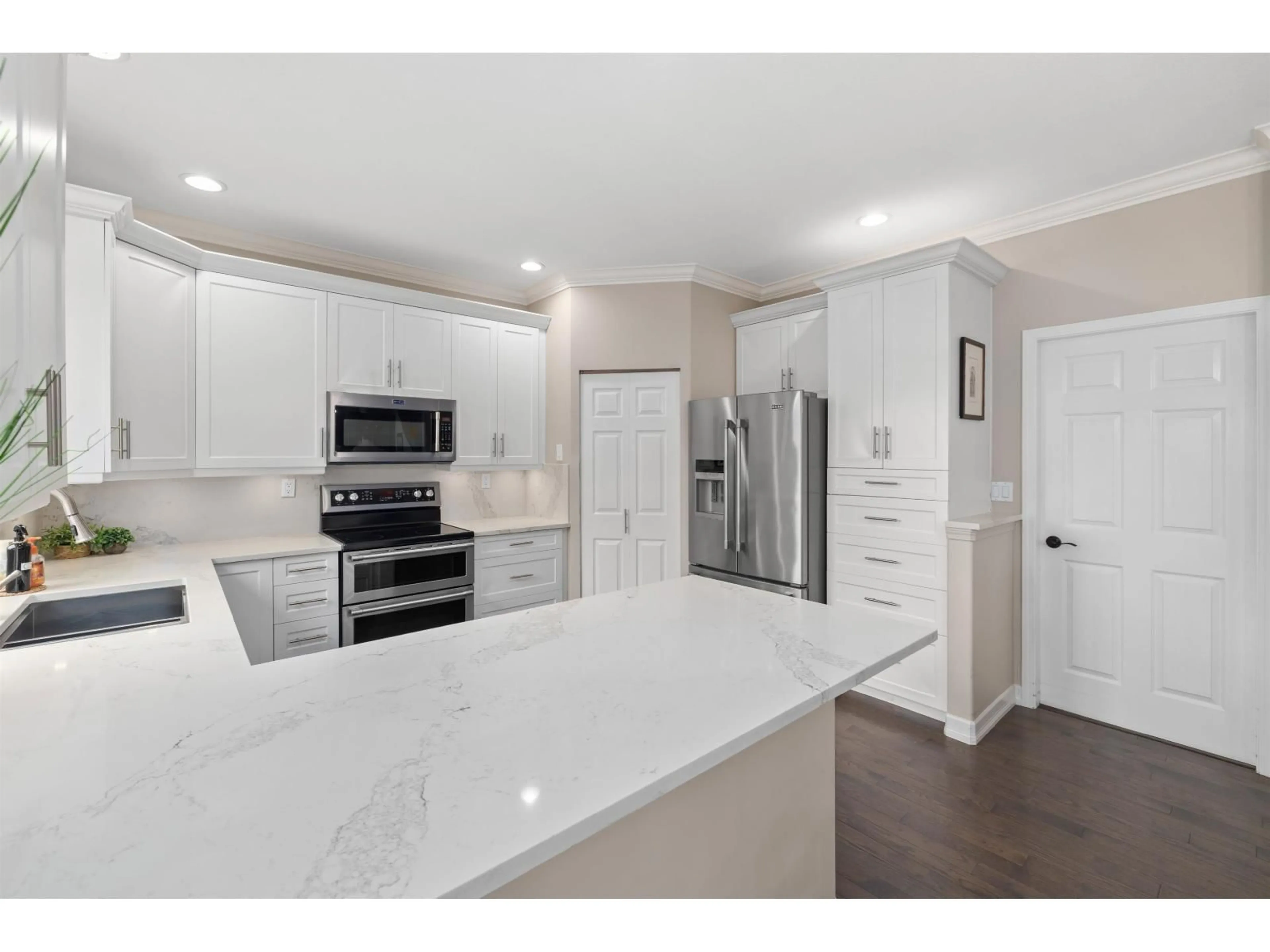 Open concept kitchen, unknown for 18377 66TH AVENUE, Surrey British Columbia V3S9A1