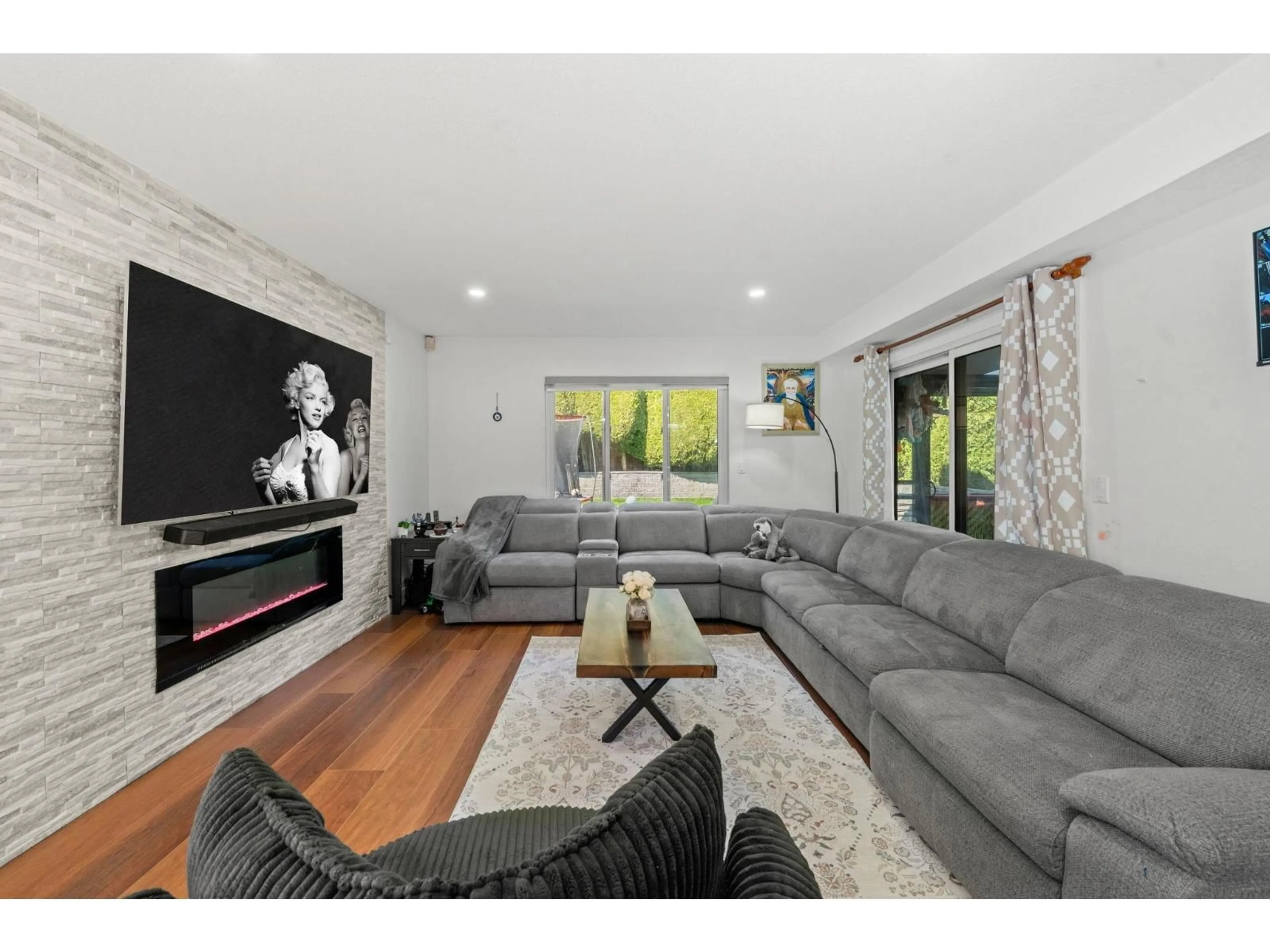 Living room with furniture, unknown for 12501 76A AVENUE, Surrey British Columbia V3W7W5
