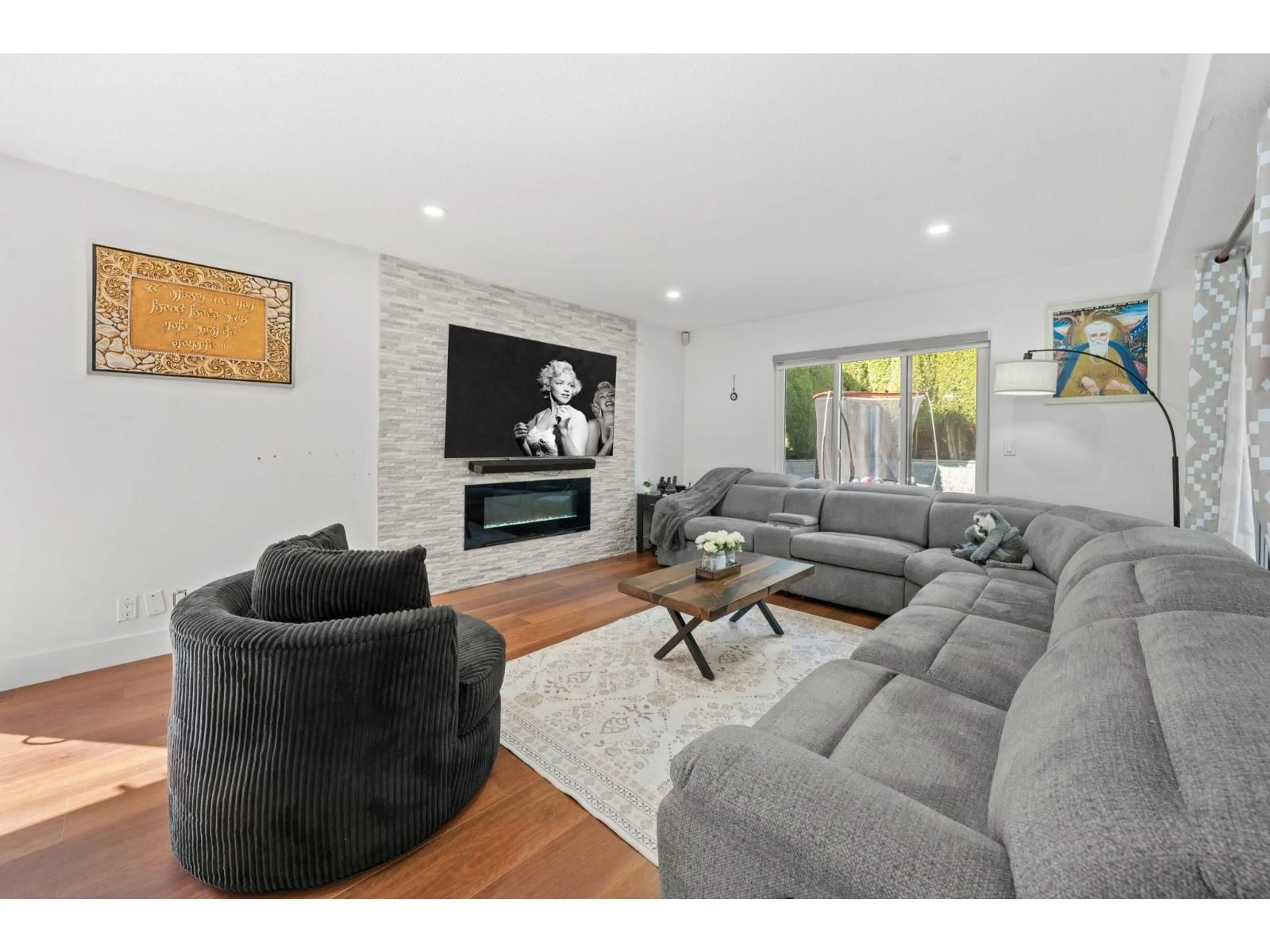 Living room with furniture, unknown for 12501 76A AVENUE, Surrey British Columbia V3W7W5