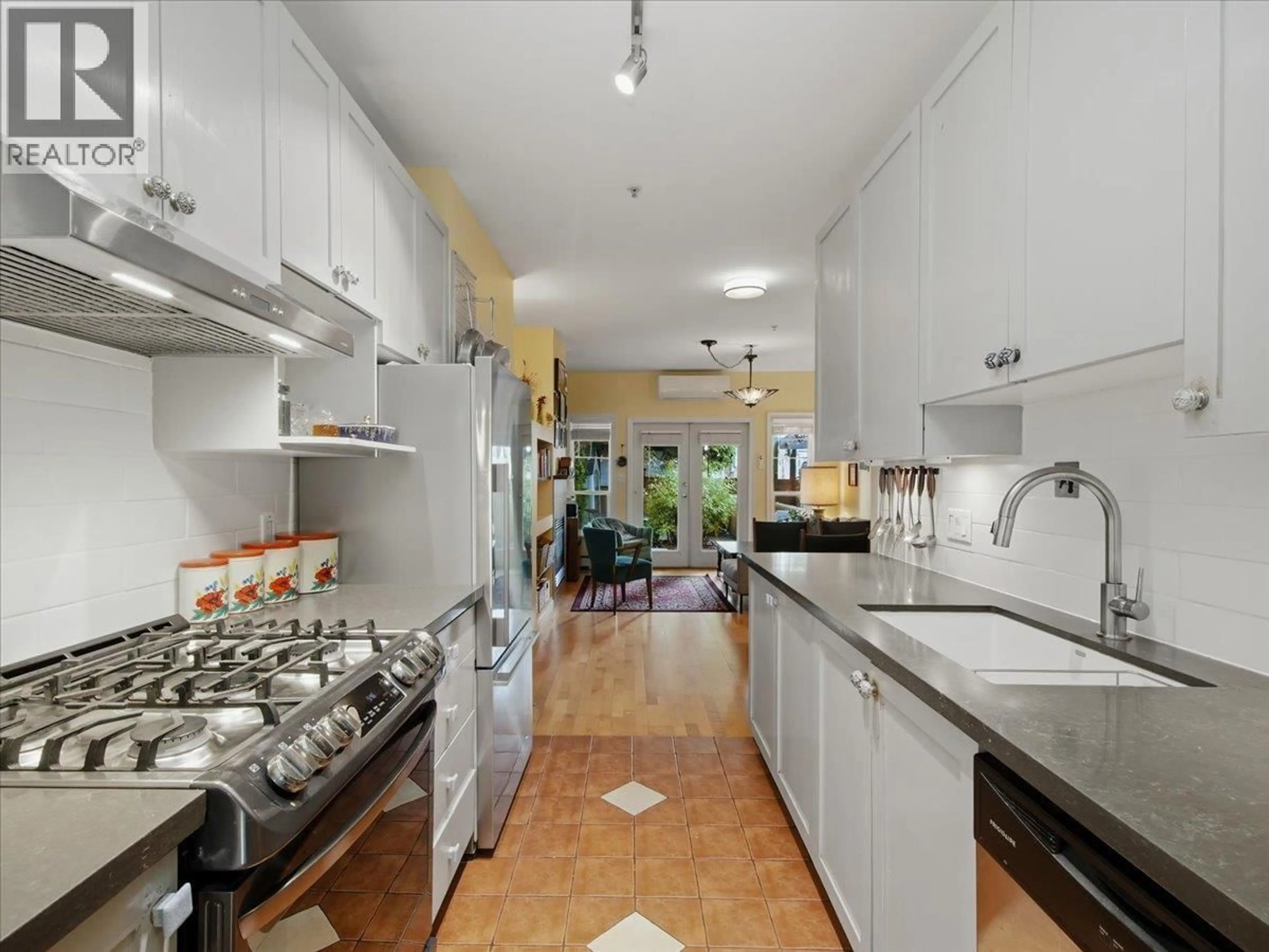 Unknown for 1320 VICTORIA DRIVE, Vancouver British Columbia V5L4G8