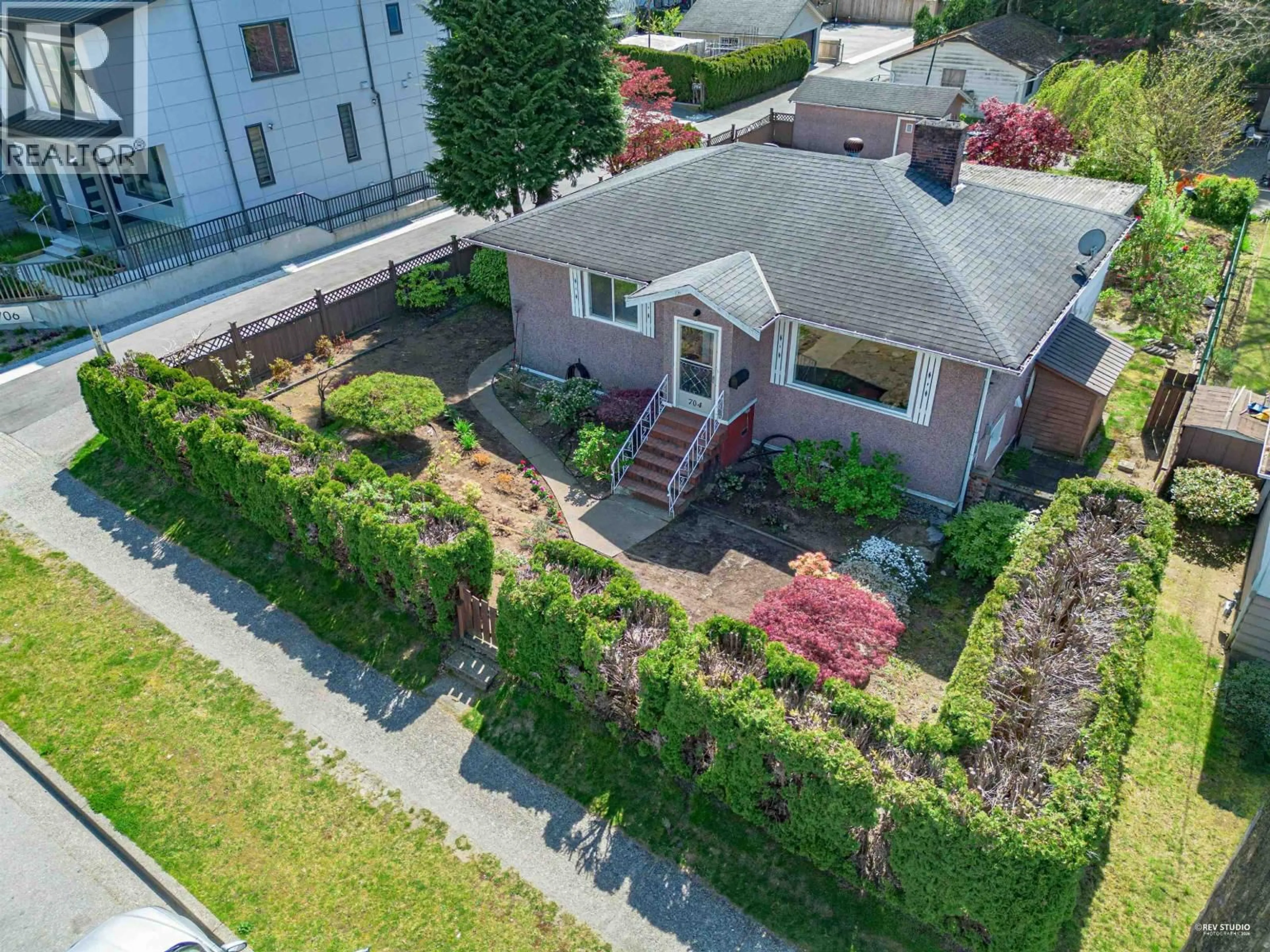 A pic from outside/outdoor area/front of a property/back of a property/a pic from drone, street for 704 SMITH AVENUE, Coquitlam British Columbia V3J2W7