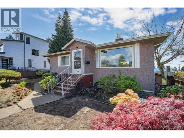 704 SMITH AVENUE, Coquitlam 5