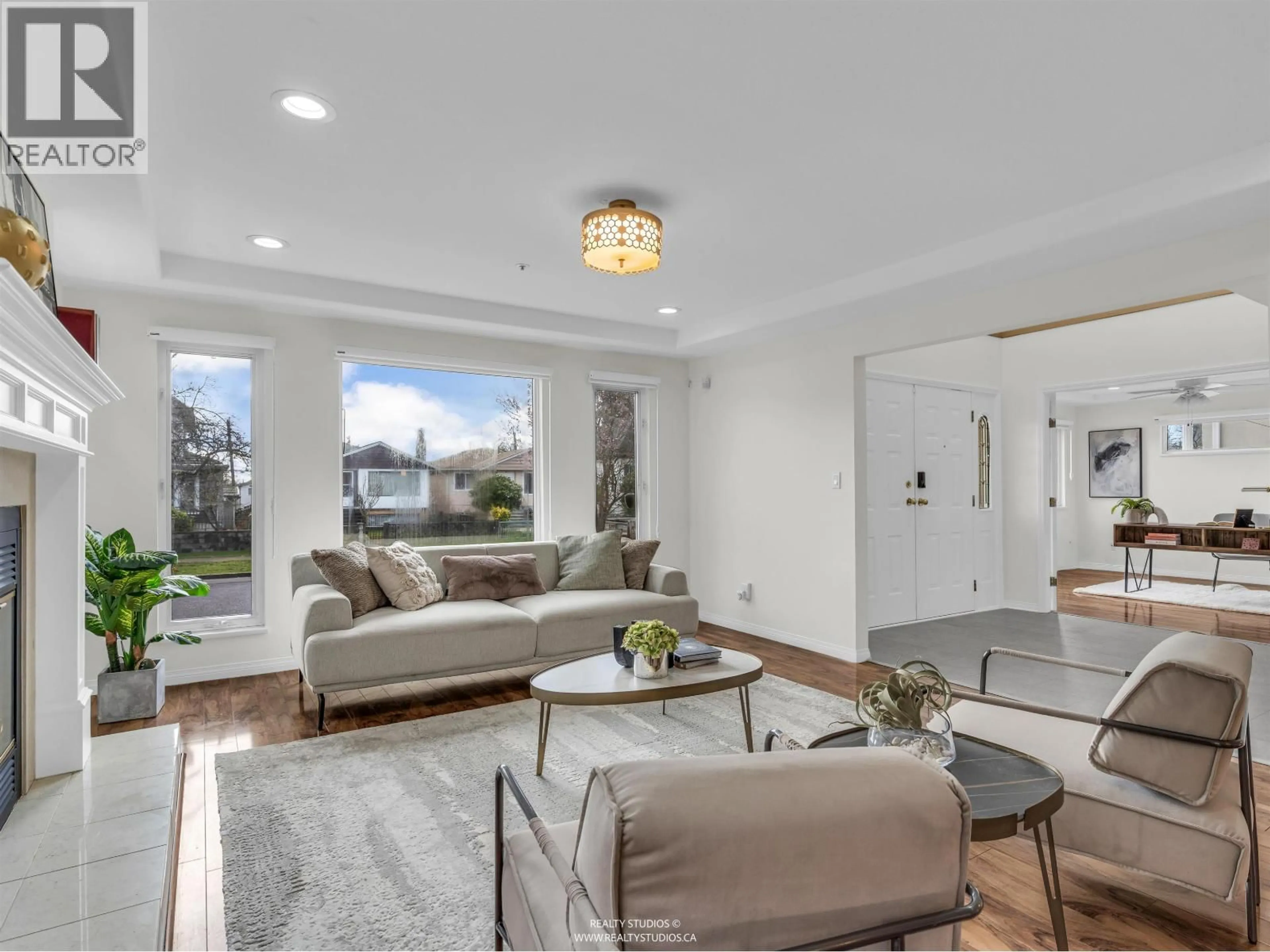 Living room with furniture, unknown for 47 50TH AVENUE, Vancouver British Columbia V5X1A1
