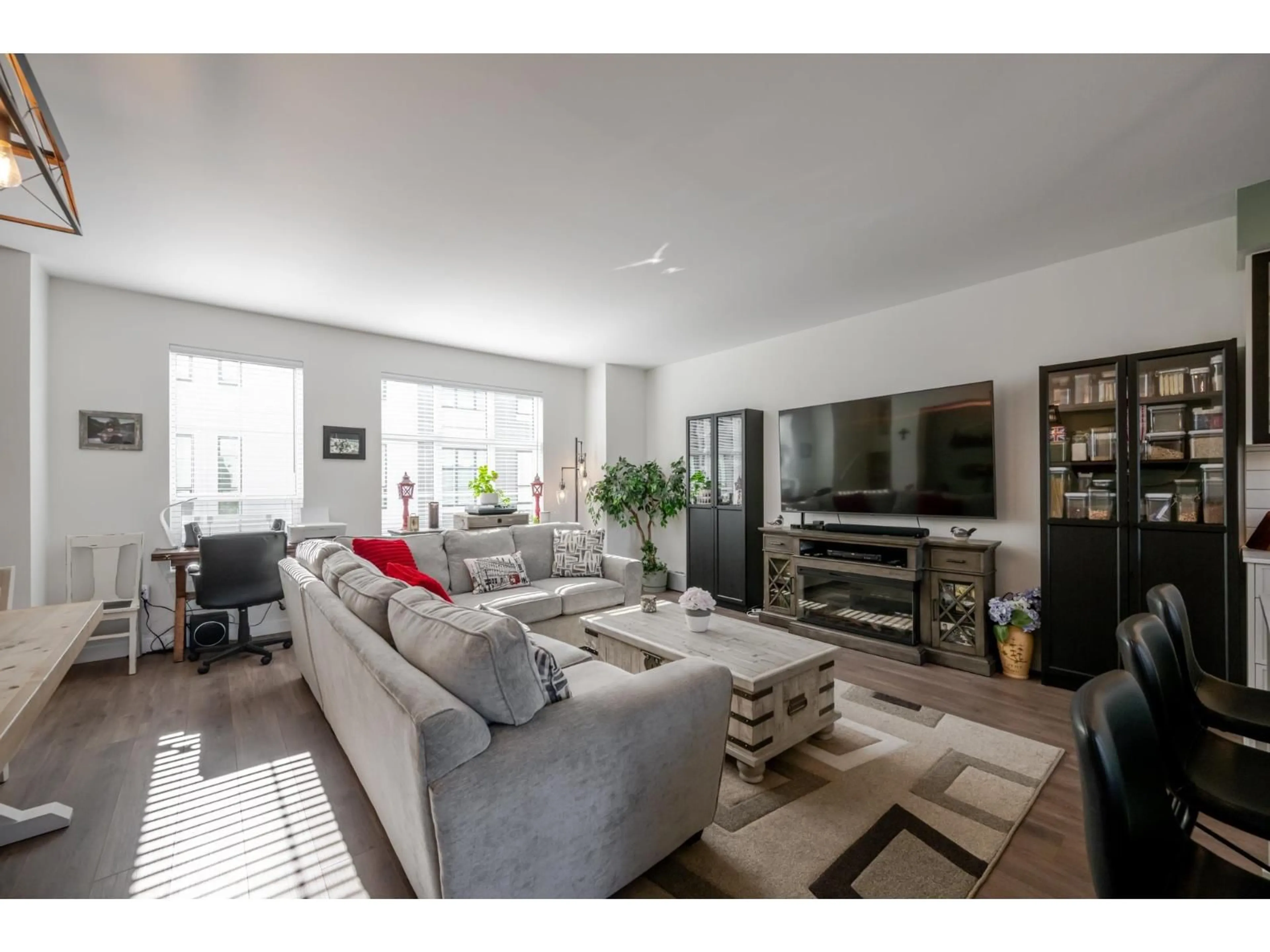 Living room with furniture, unknown for 35 - 2774 MONTROSE AVENUE, Abbotsford British Columbia V2S0N4