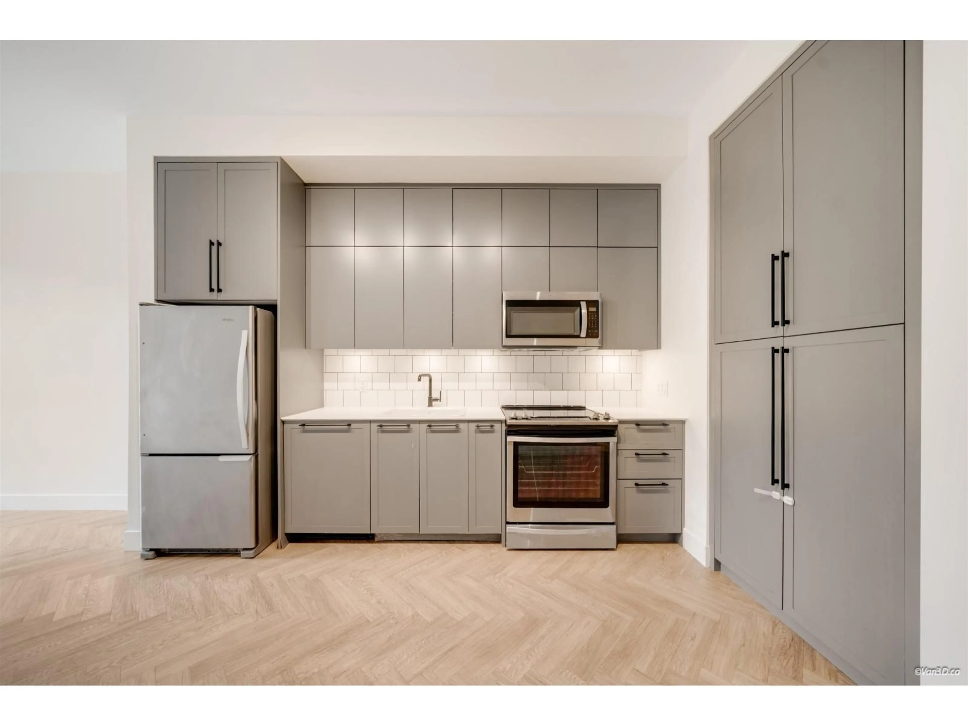 Standard kitchen, unknown for 114 - 10168 149 STREET, Surrey British Columbia V3R0E9