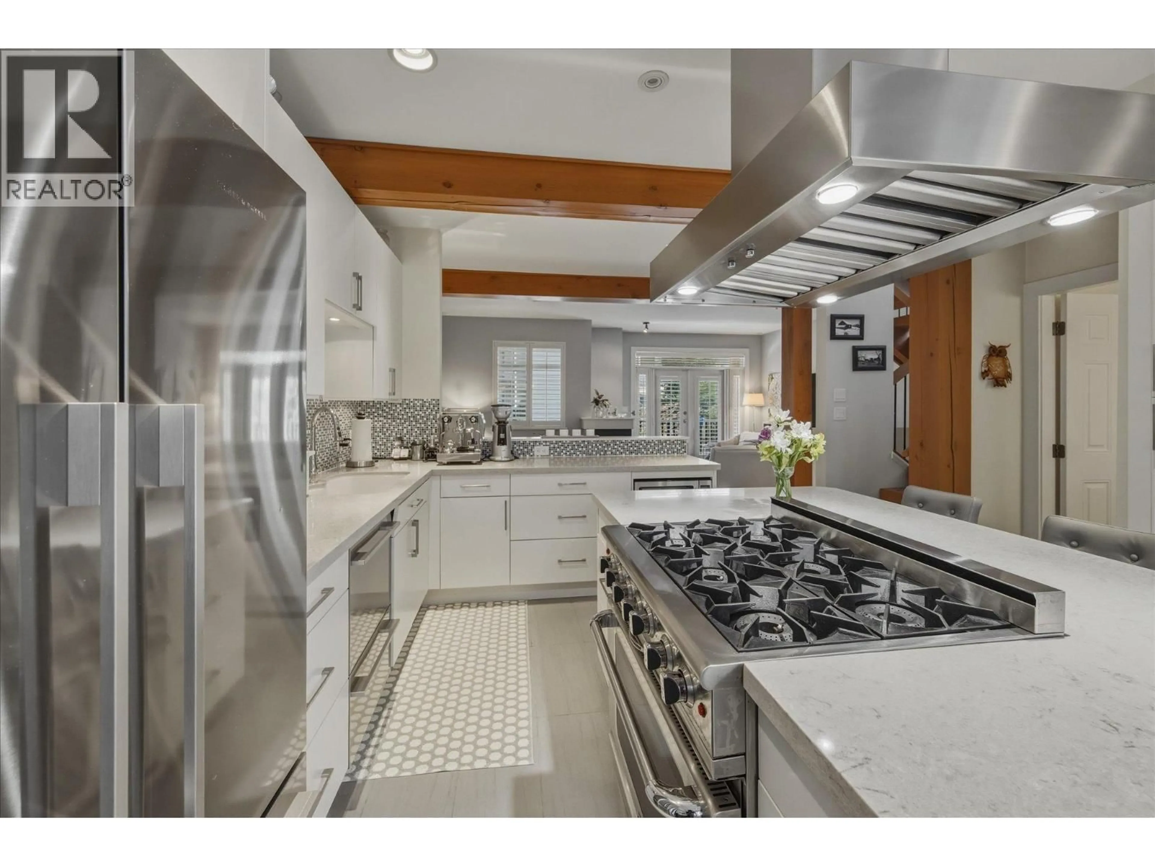 Contemporary kitchen, ceramic/tile floor for 24 - 39758 GOVERNMENT ROAD, Squamish British Columbia V8B0G3