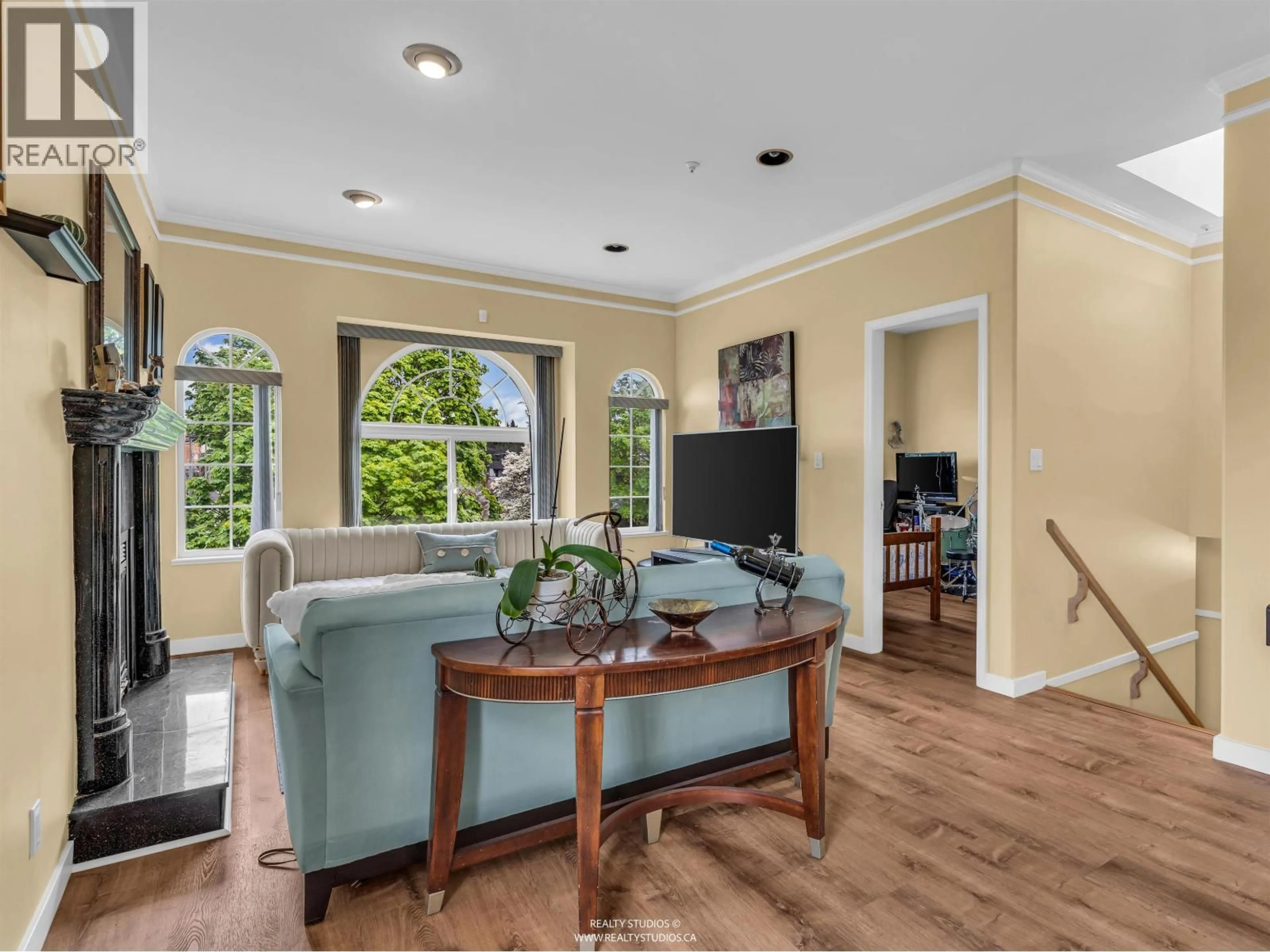Living room with furniture, unknown for 5323 DUMFRIES STREET, Vancouver British Columbia V5P3A3