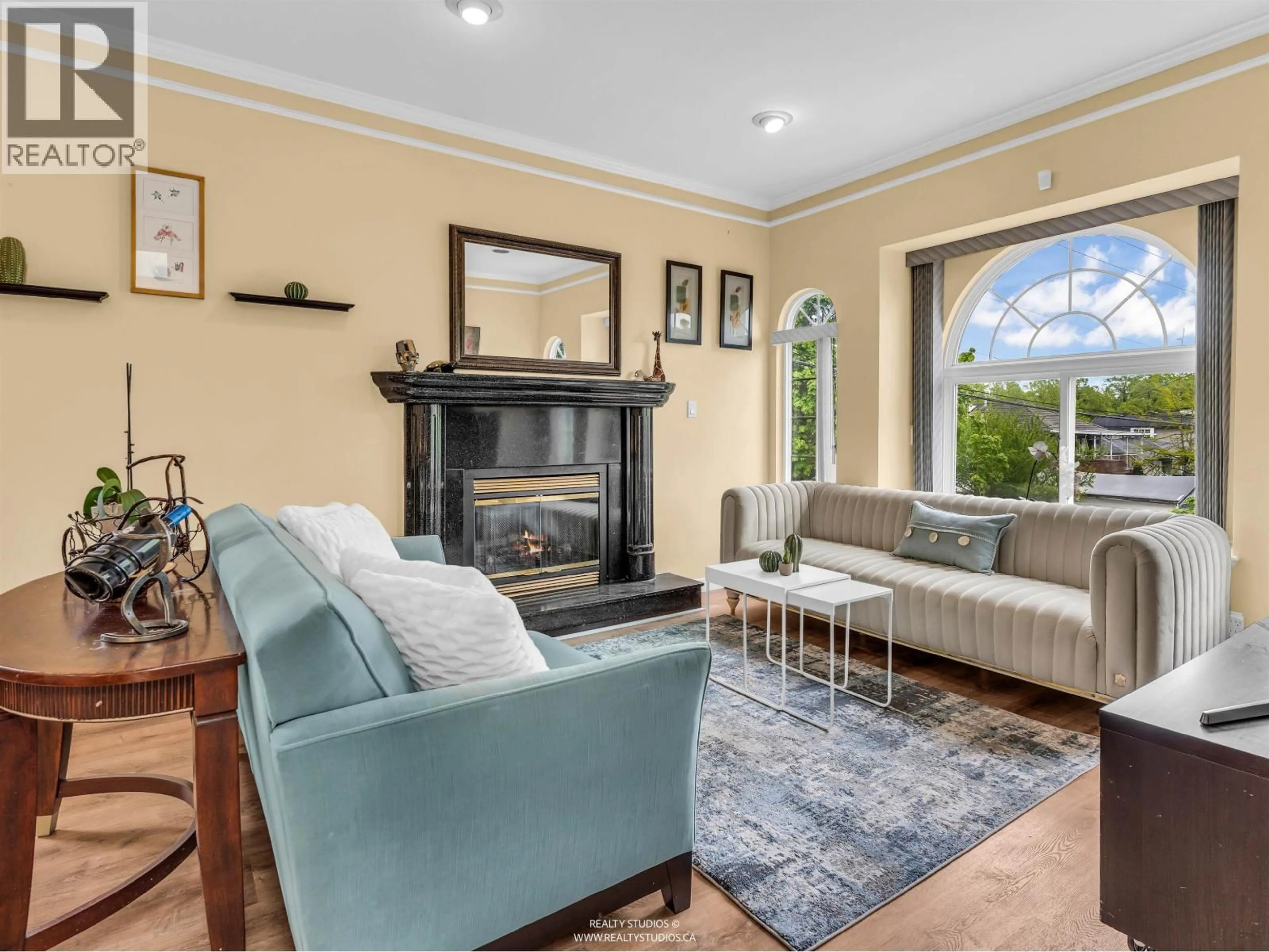 Living room with furniture, unknown for 5323 DUMFRIES STREET, Vancouver British Columbia V5P3A3