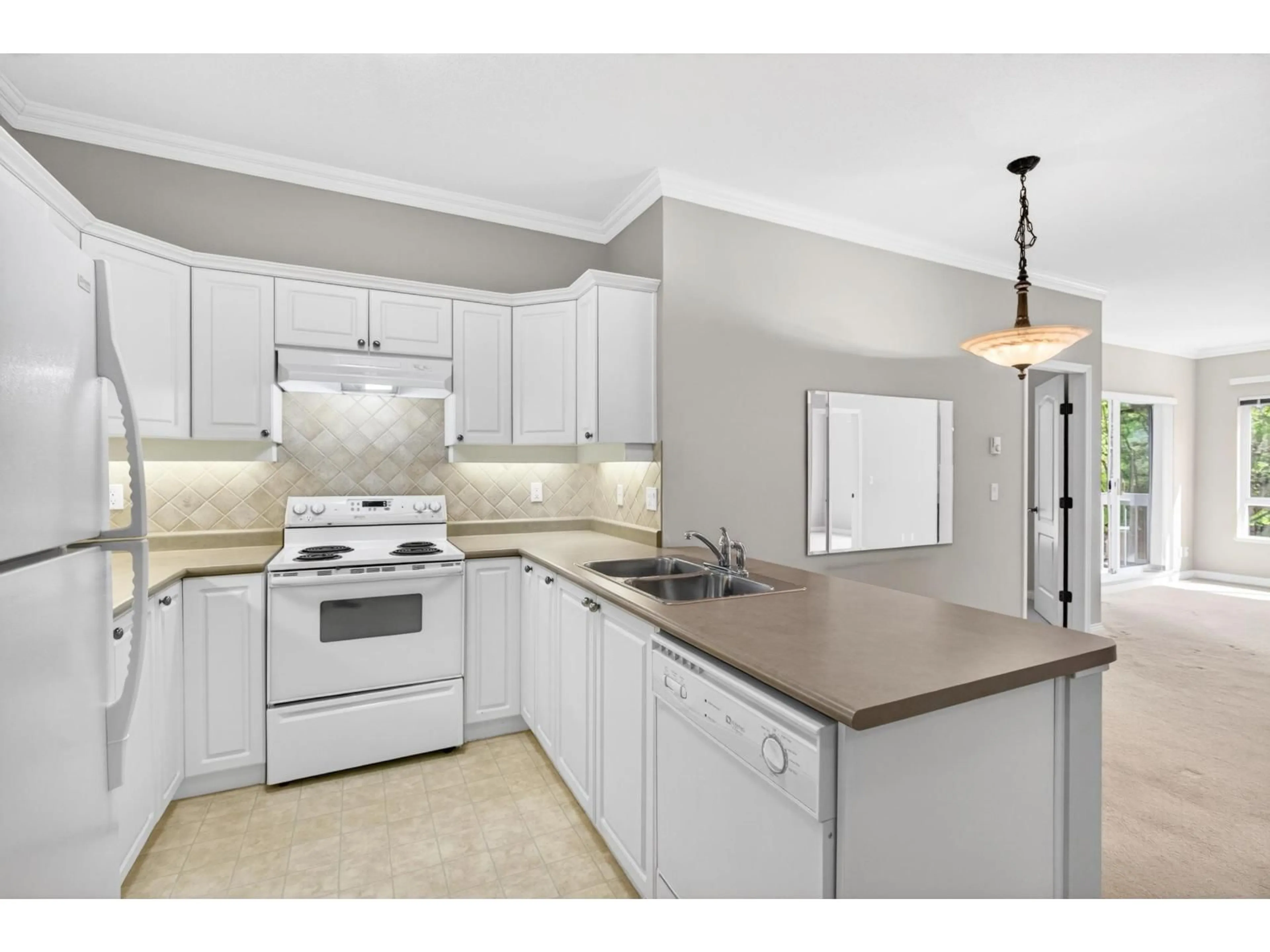 Standard kitchen, ceramic/tile floor for 201 - 1685 152A STREET, Surrey British Columbia V4A9Y1