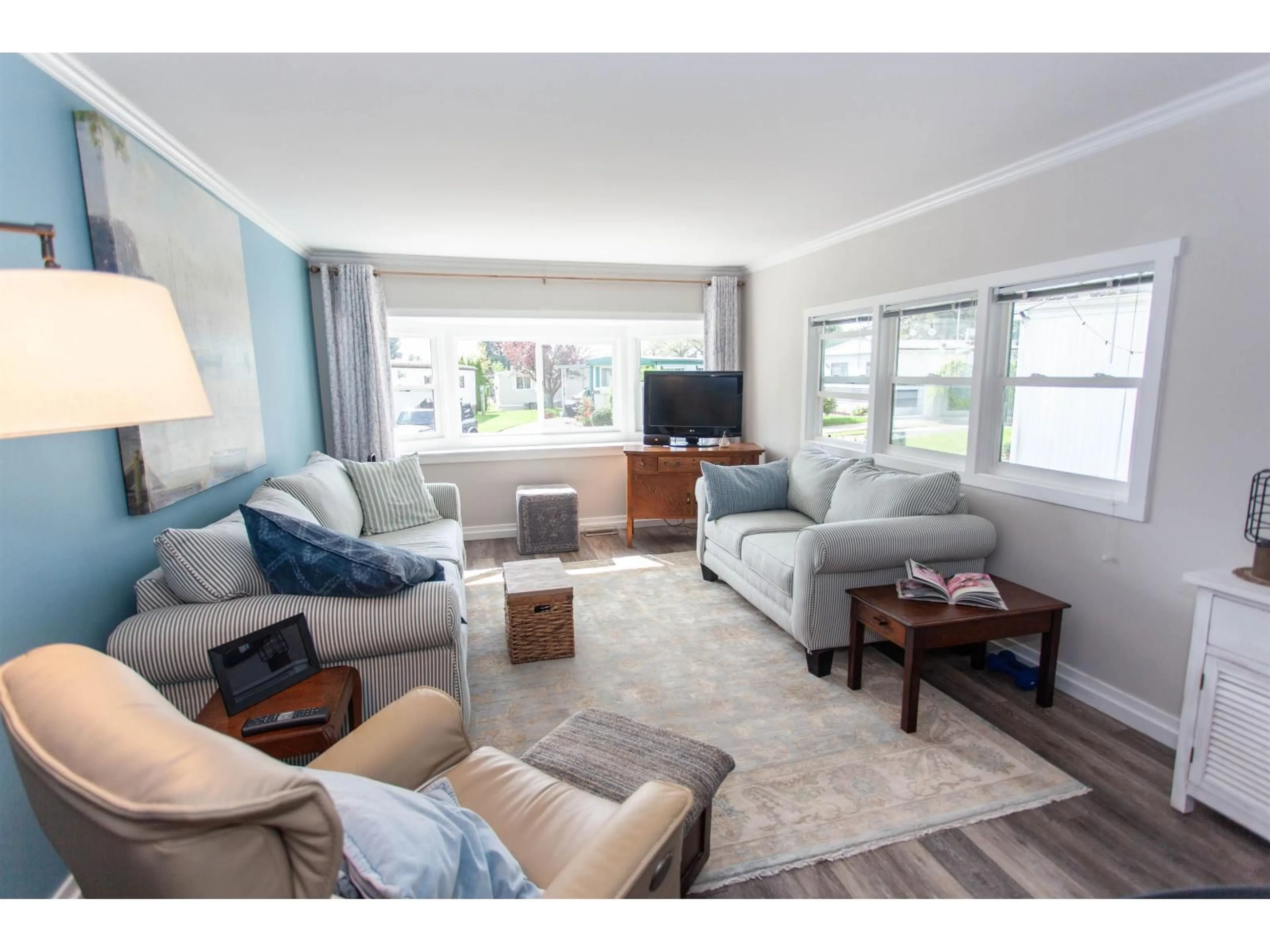 Living room with furniture, wood/laminate floor for 209 - 1840 160 STREET, Surrey British Columbia V4A4X4