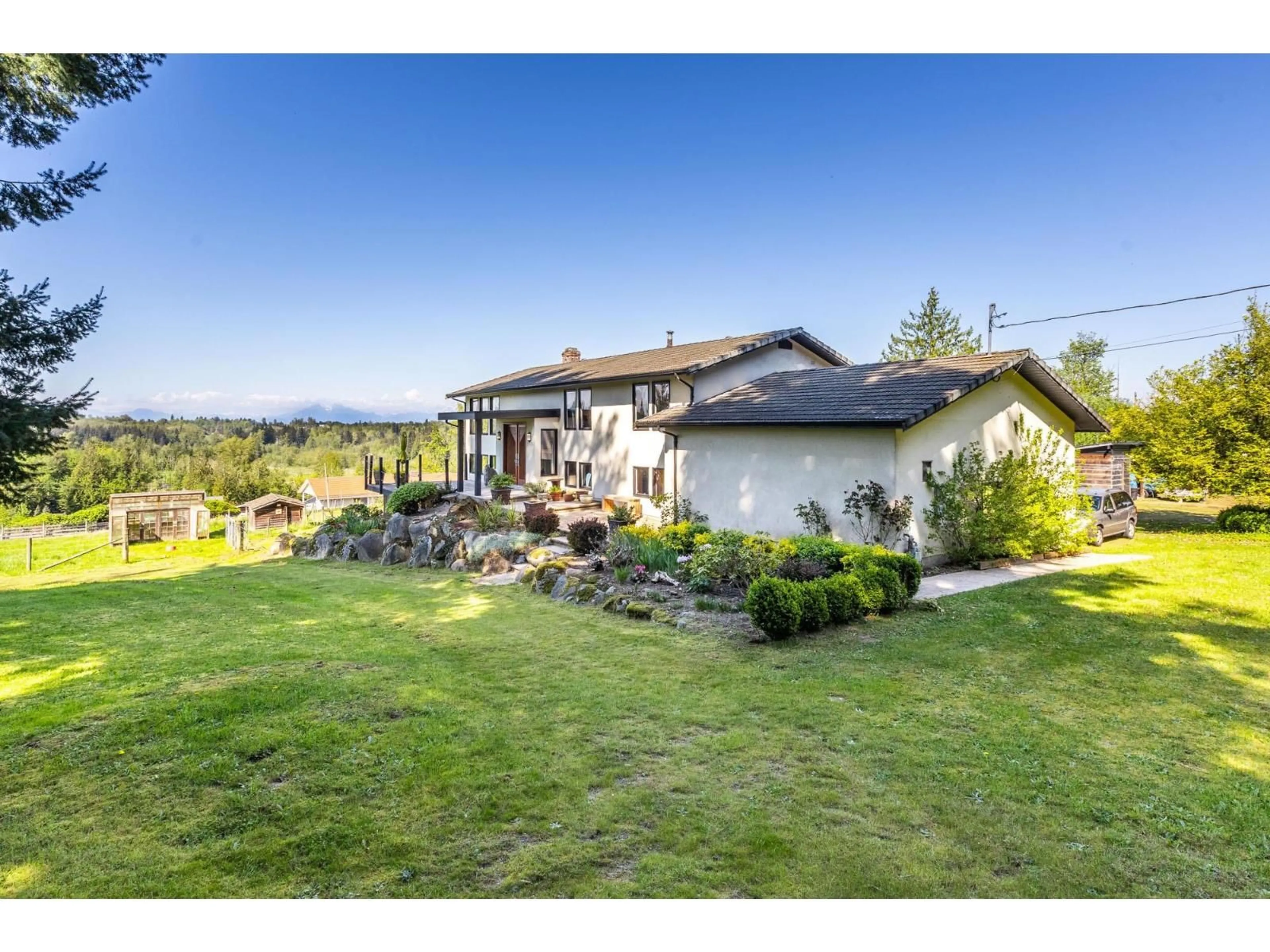 A pic from outside/outdoor area/front of a property/back of a property/a pic from drone, mountain view for 162 210 STREET, Langley British Columbia V2Z2G6