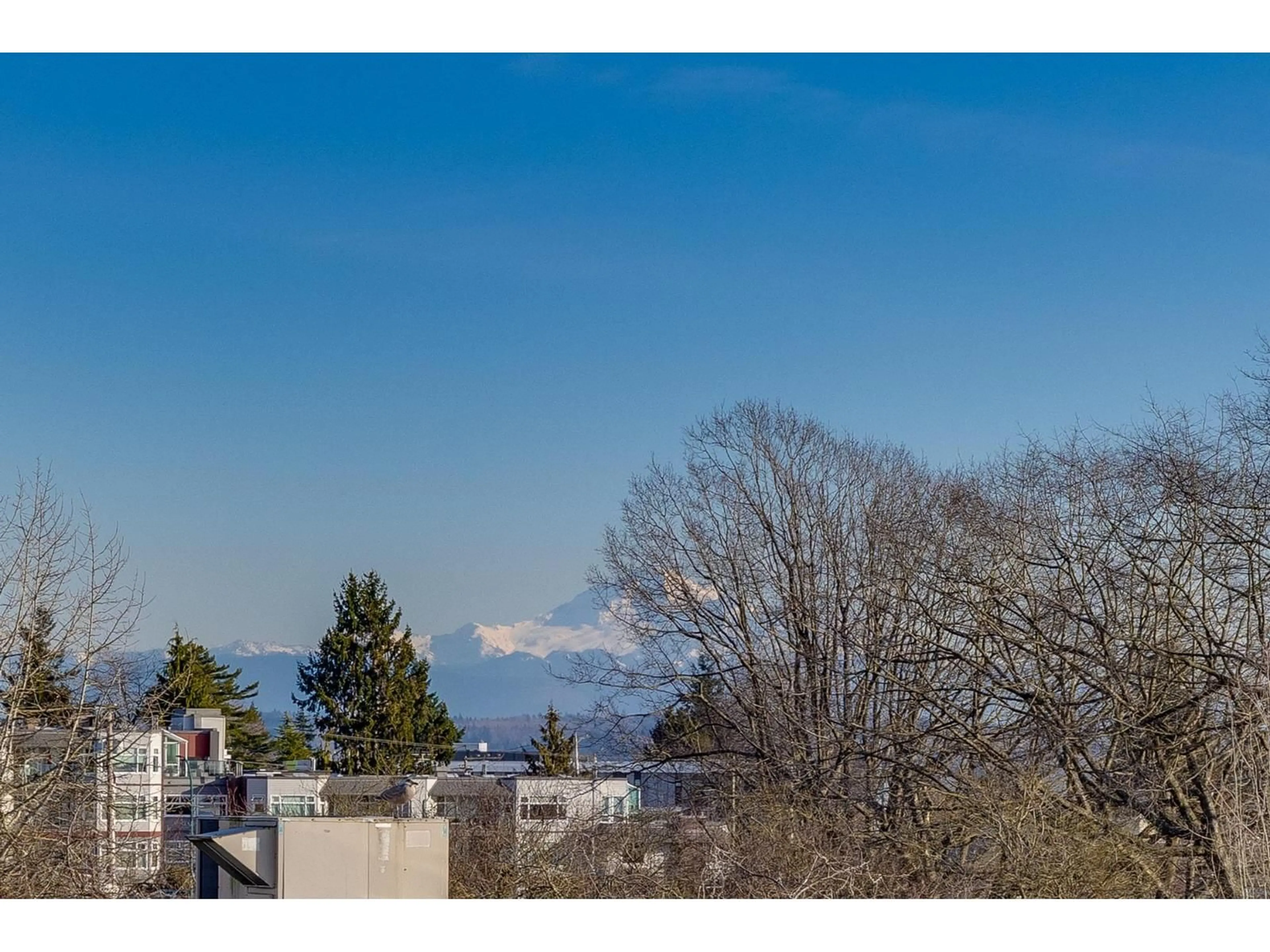 A pic from outside/outdoor area/front of a property/back of a property/a pic from drone, mountain view for 3 - 15161 PROSPECT STREET, White Rock British Columbia V4B2B8