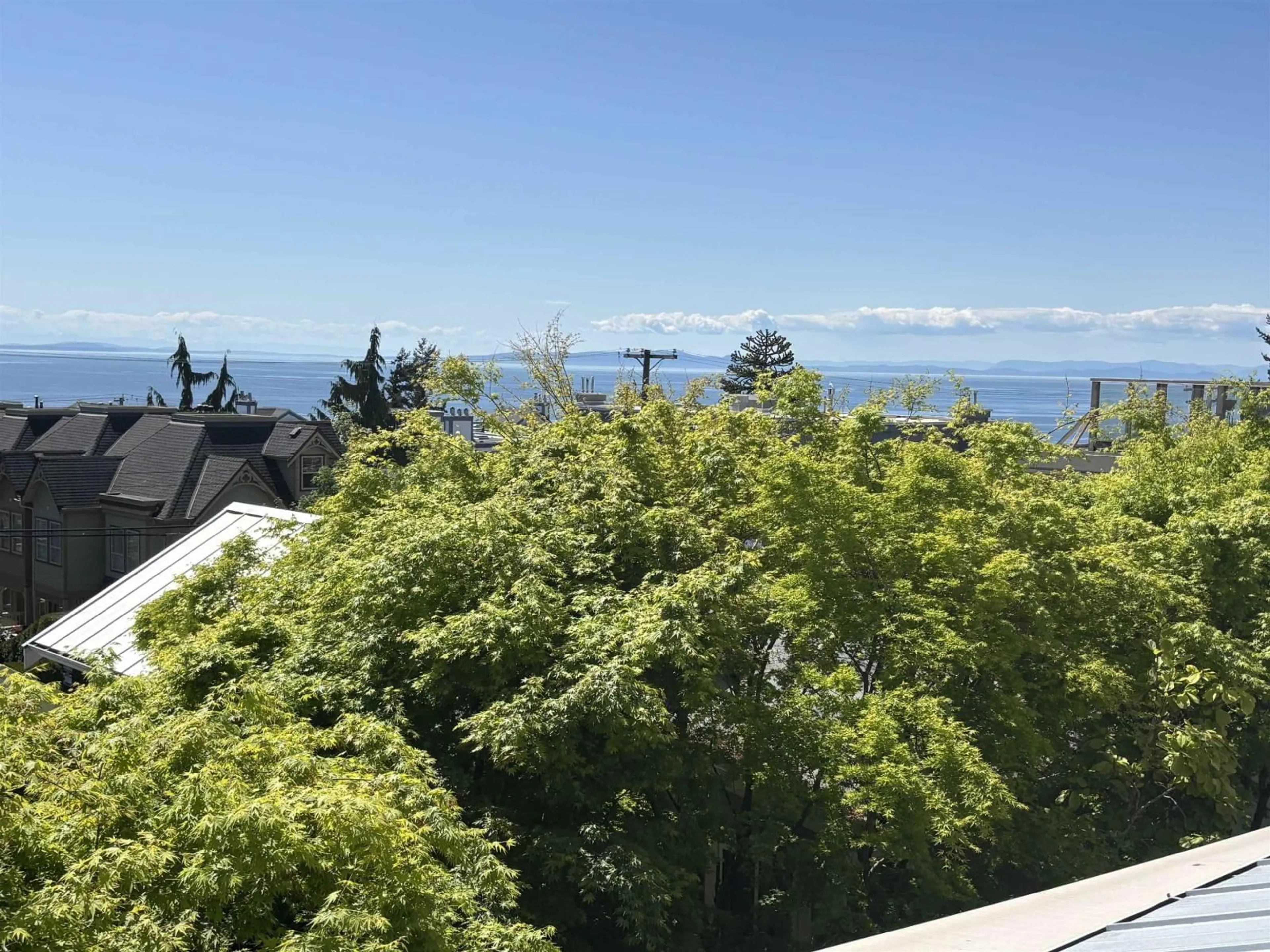 A pic from outside/outdoor area/front of a property/back of a property/a pic from drone, unknown for 3 - 15161 PROSPECT STREET, White Rock British Columbia V4B2B8