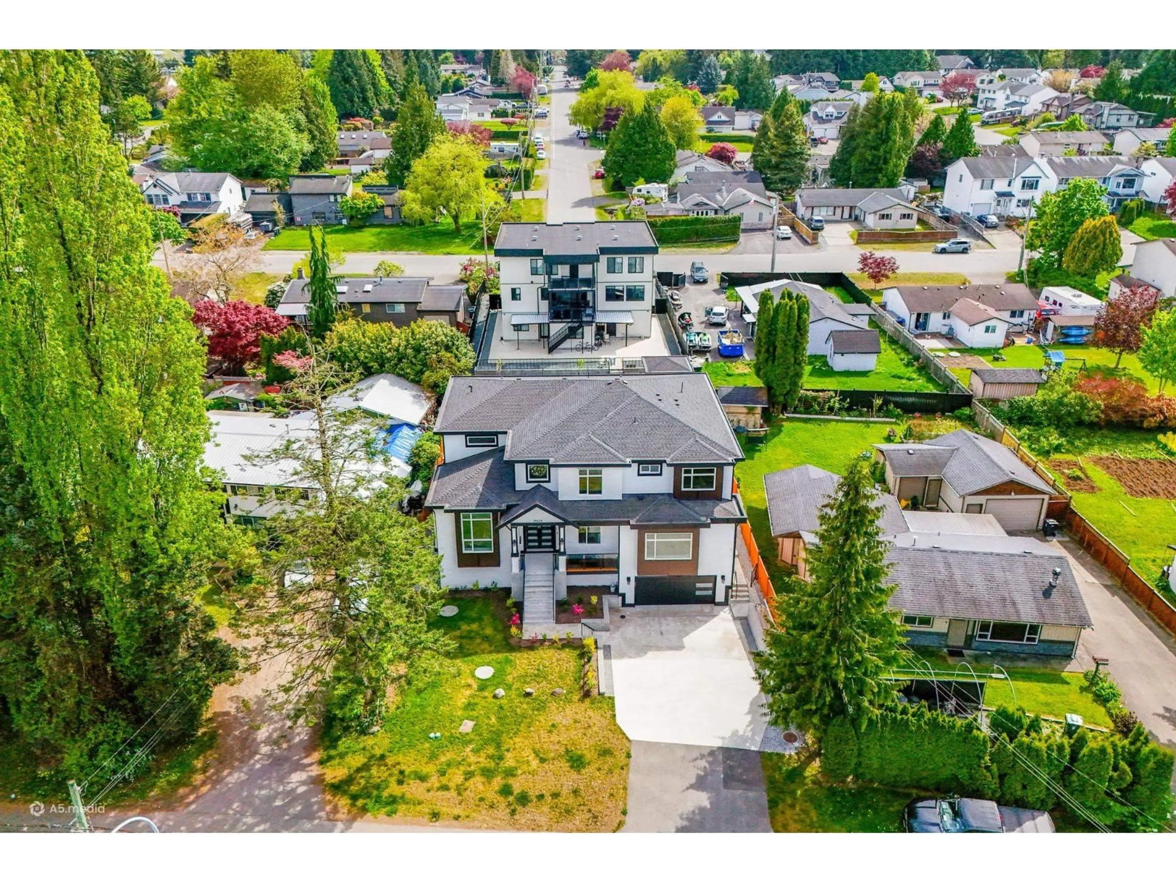 A pic from outside/outdoor area/front of a property/back of a property/a pic from drone, street for 26668 FRASER HIGHWAY, Langley British Columbia V4W3C7
