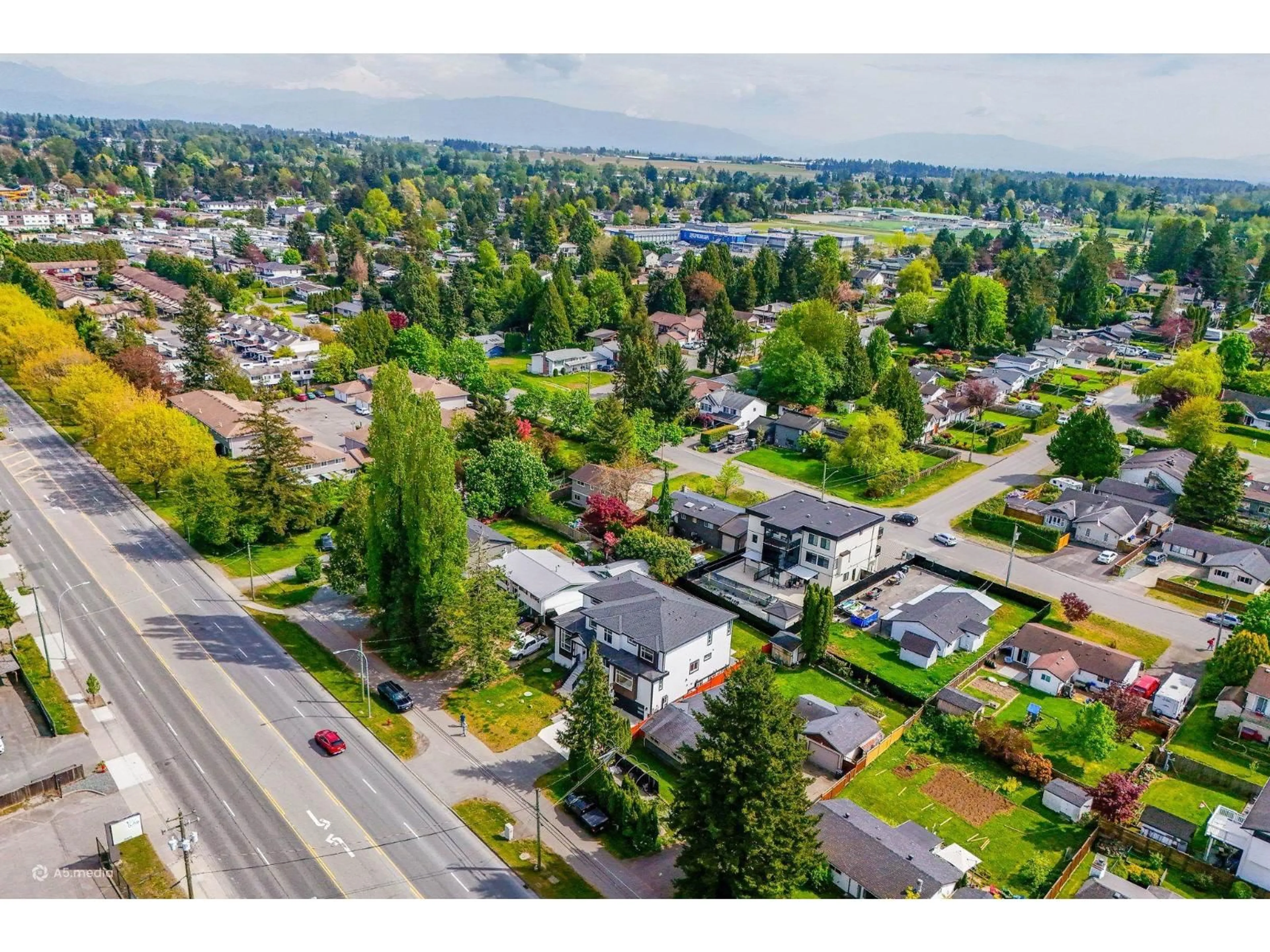 A pic from outside/outdoor area/front of a property/back of a property/a pic from drone, street for 26668 FRASER HIGHWAY, Langley British Columbia V4W3C7