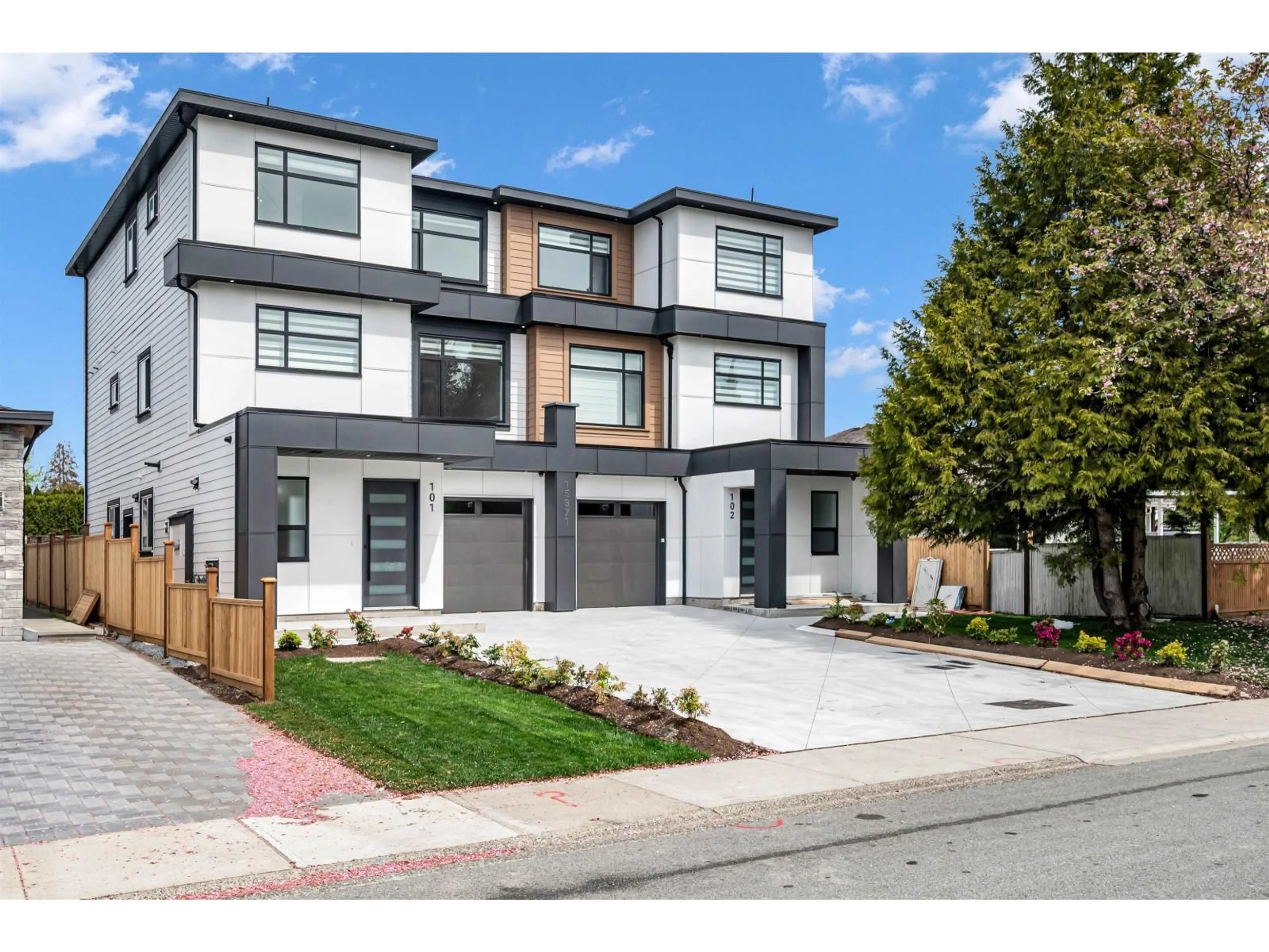 Home with brick exterior material, street for 101 - 15371 94 AVENUE, Surrey British Columbia V3R1E3