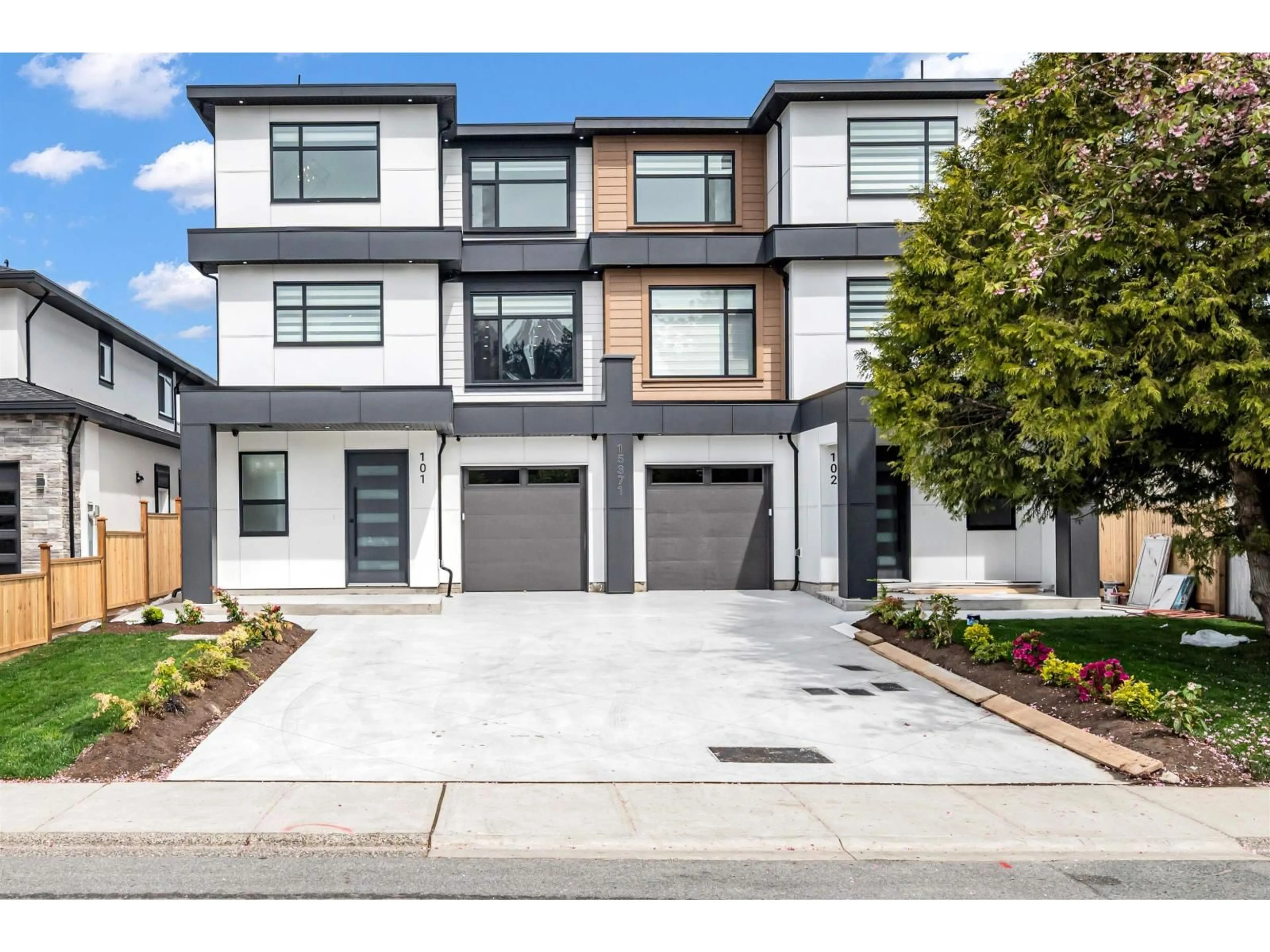 Home with brick exterior material, street for 101 - 15371 94 AVENUE, Surrey British Columbia V3R1E3