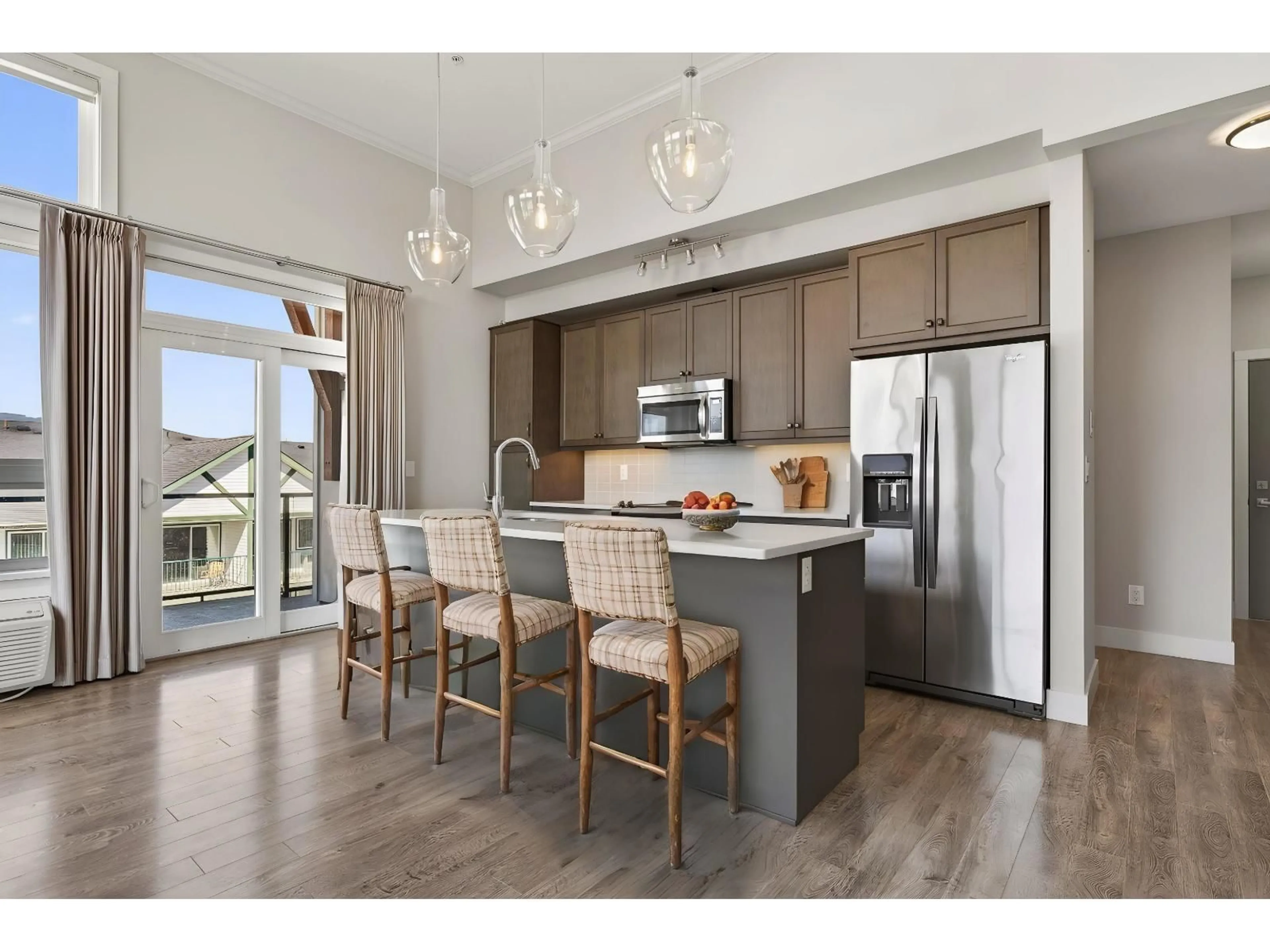 Open concept kitchen, wood/laminate floor for 403 - 9130 CORBOULD STREET, Chilliwack British Columbia V2P4A5