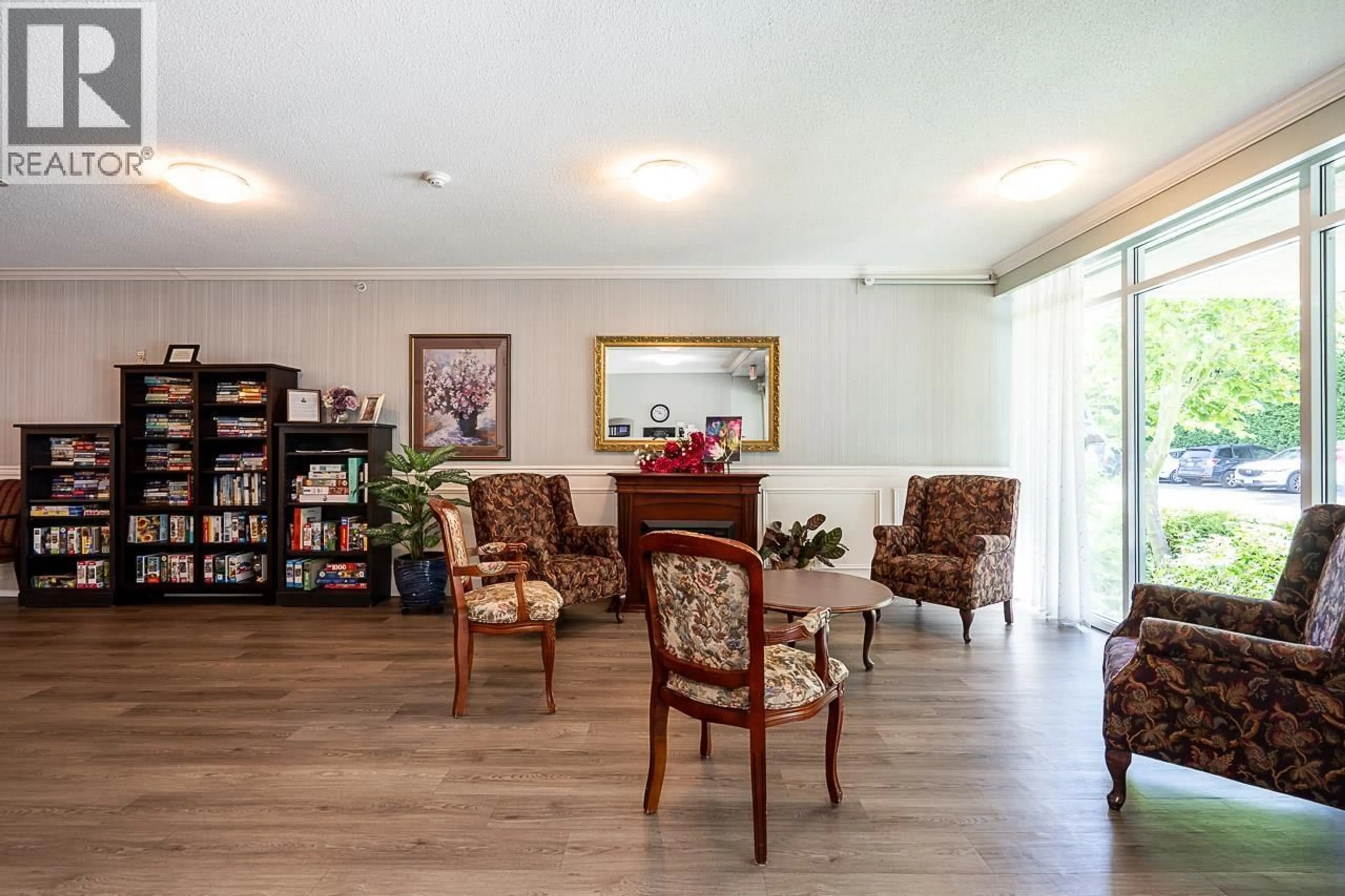 Living room with furniture, wood/laminate floor for 311 - 12148 224 STREET, Maple Ridge British Columbia V2X6B7