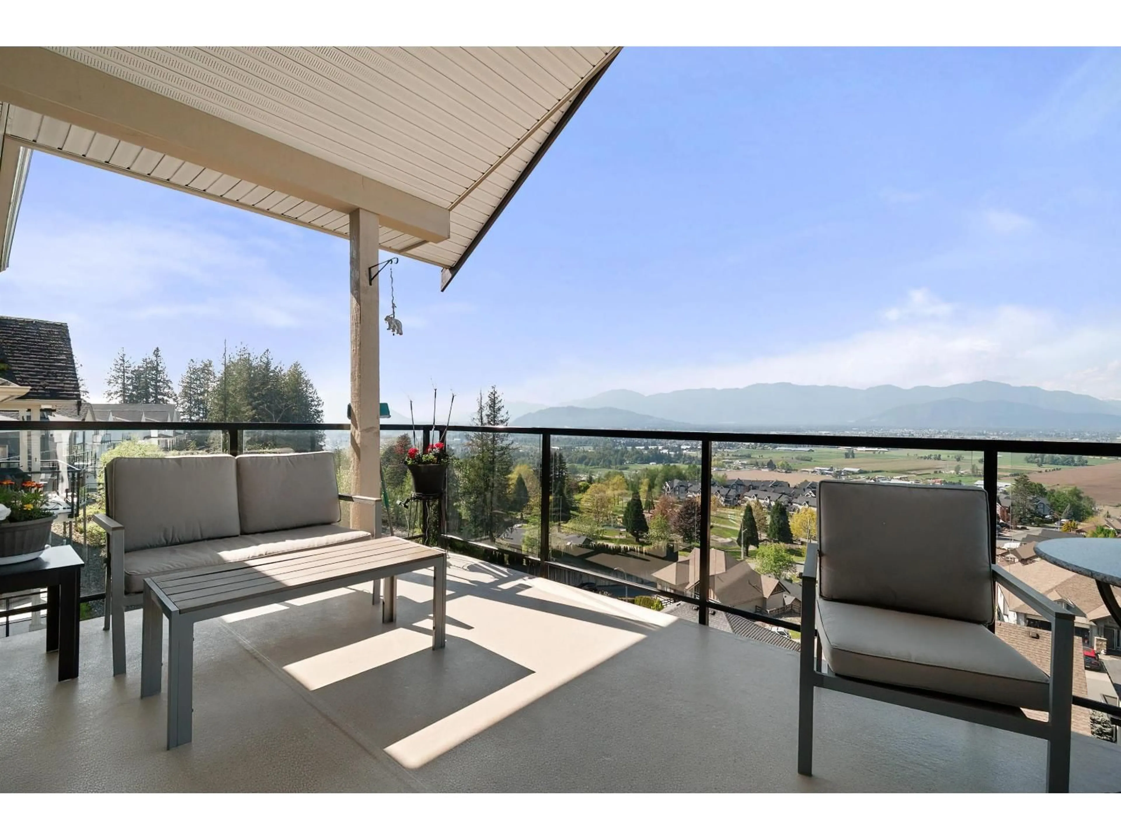 Patio, water/lake/river/ocean view for 47231 VISTA PLACE, Chilliwack British Columbia V2R0R9